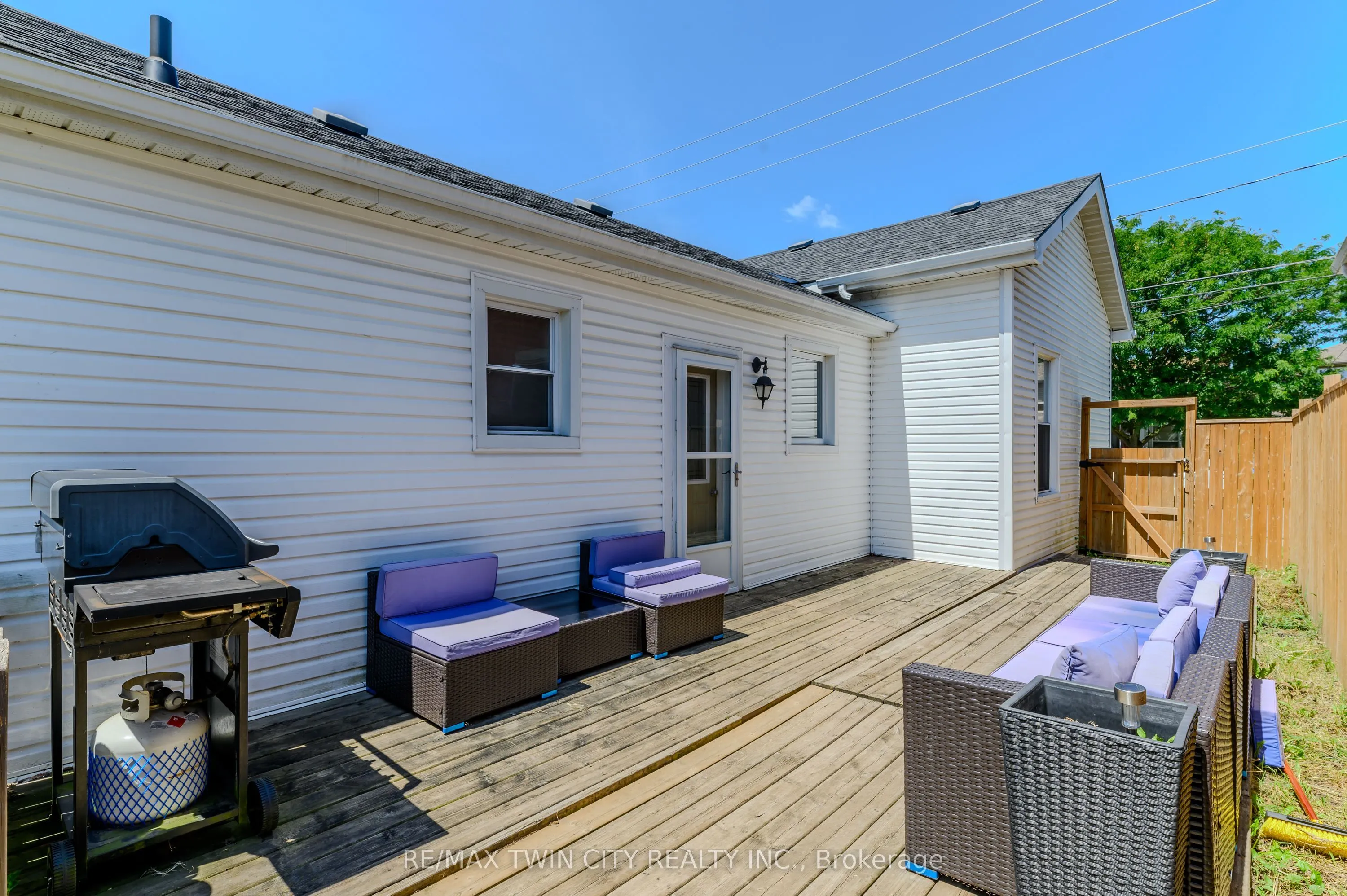 18 Winniett Street