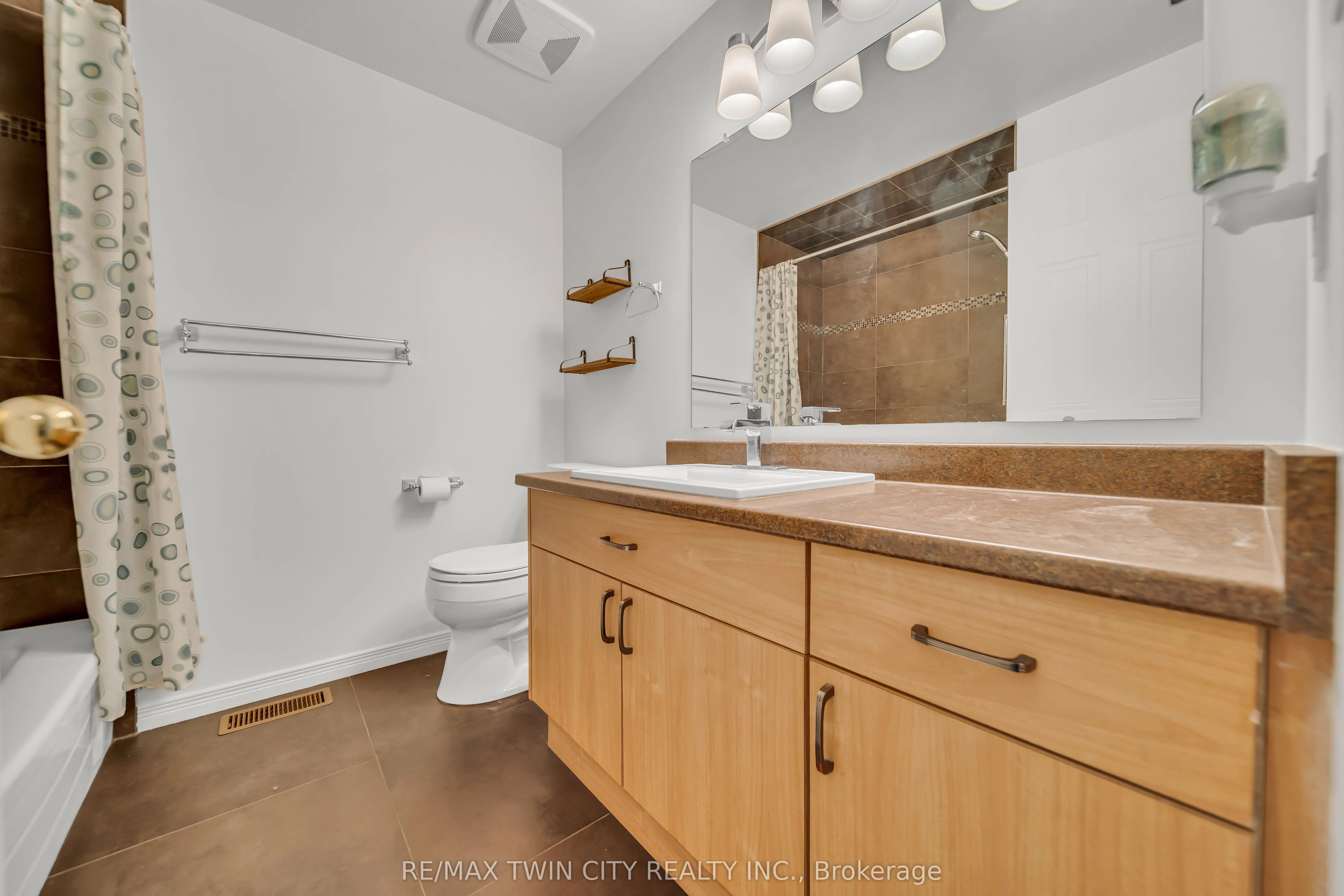 465 Woolwich Street N, #40