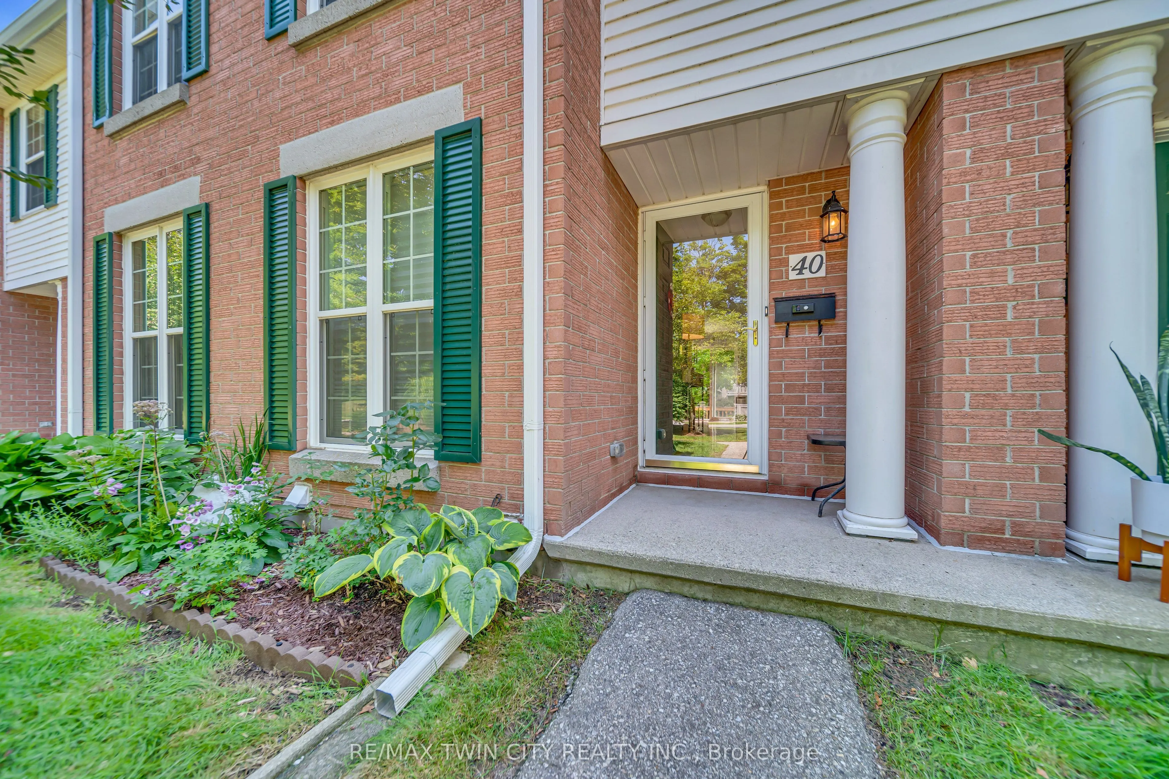 465 Woolwich Street N, #40