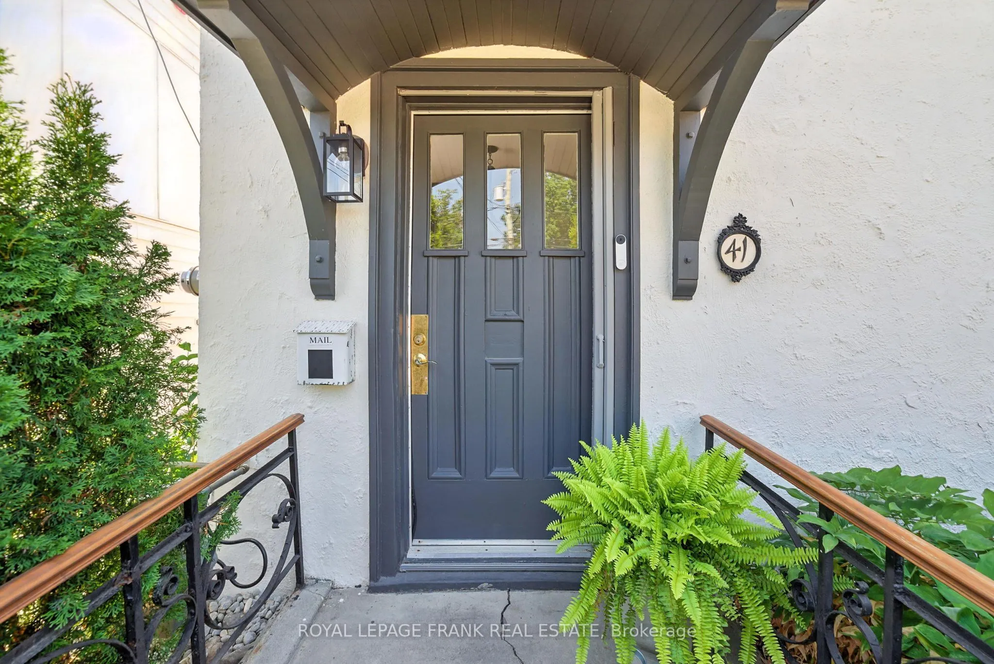 41 Sussex Street N