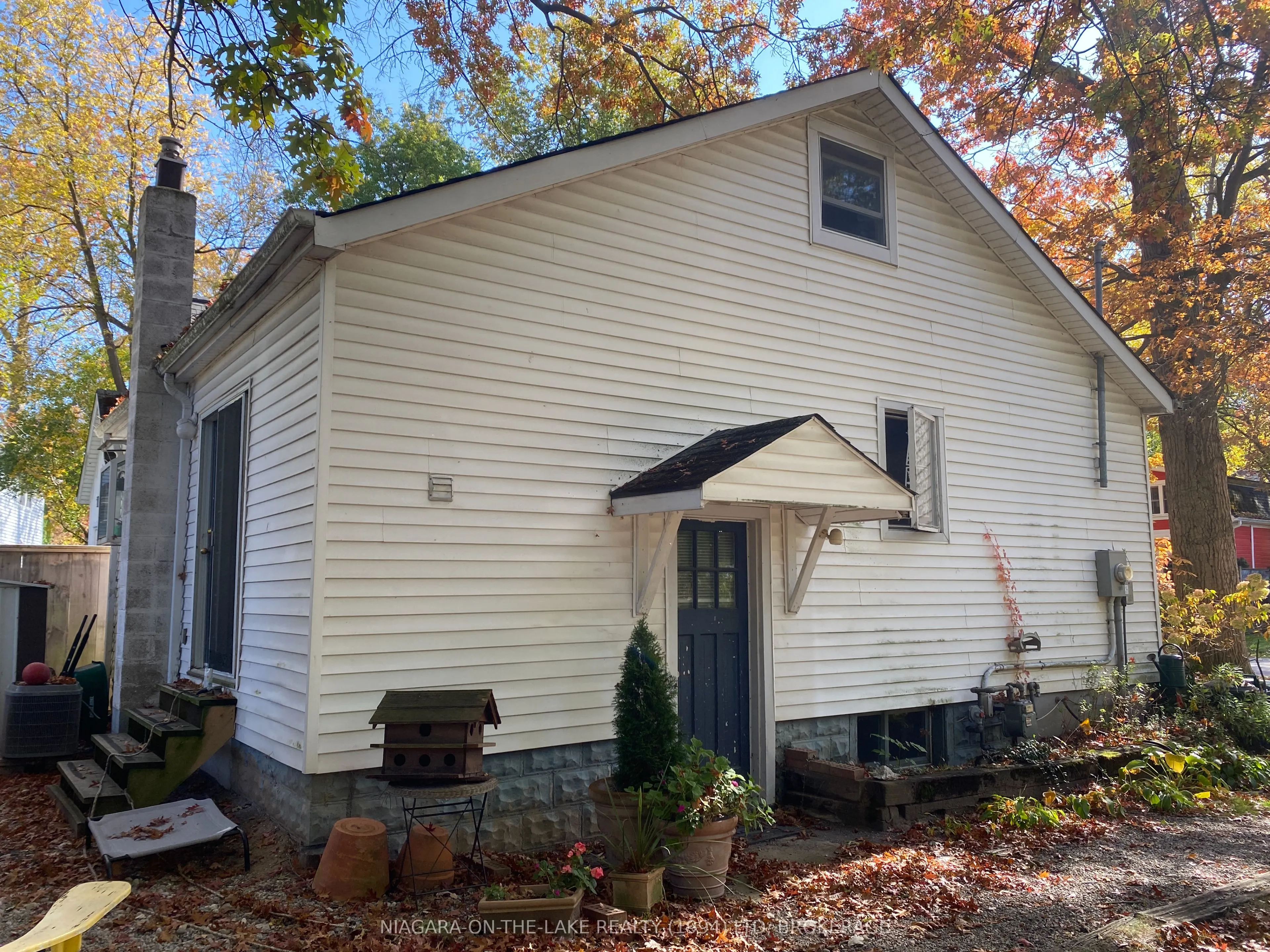 7 Wyckliffe Avenue