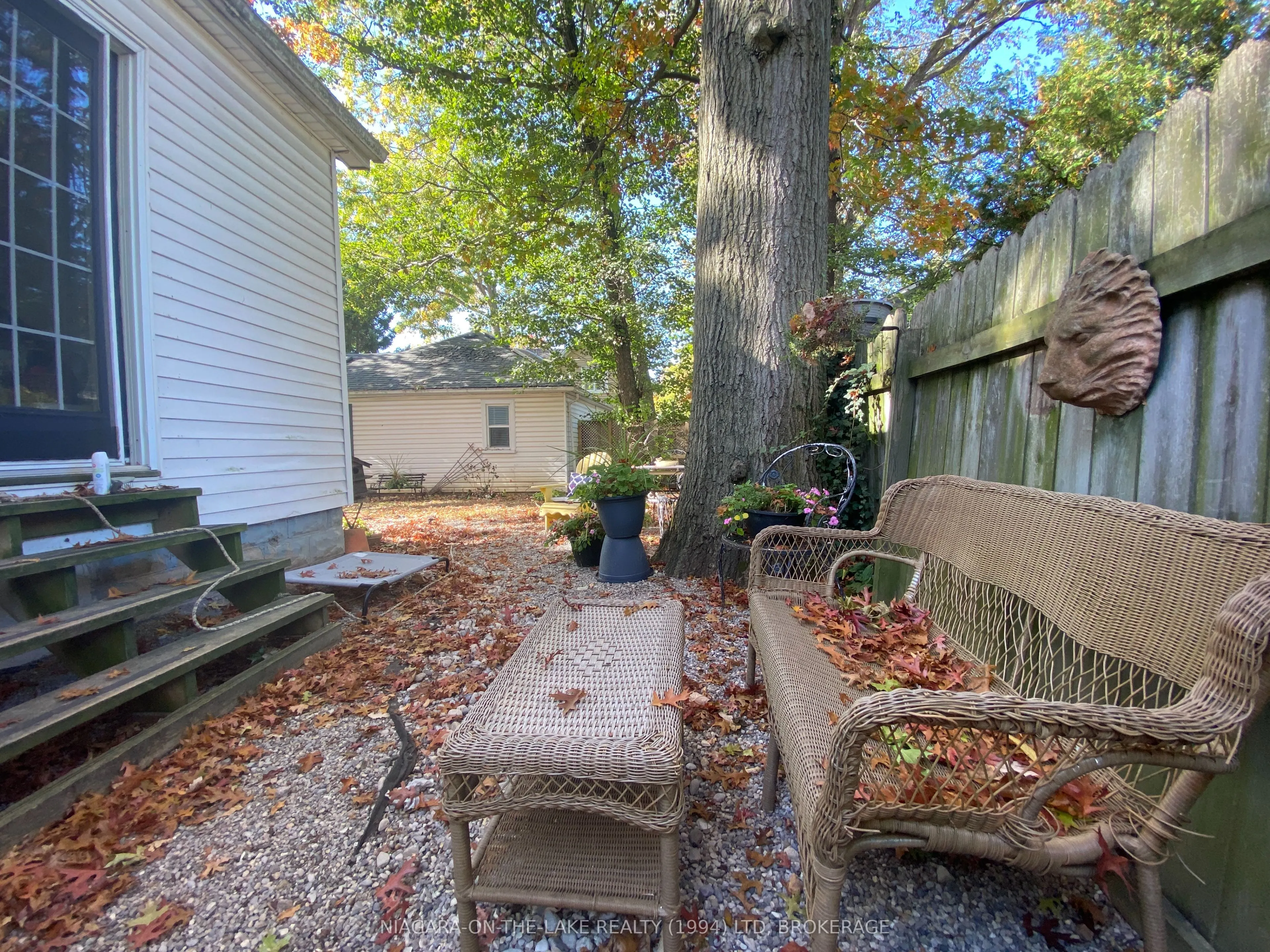 7 Wyckliffe Avenue