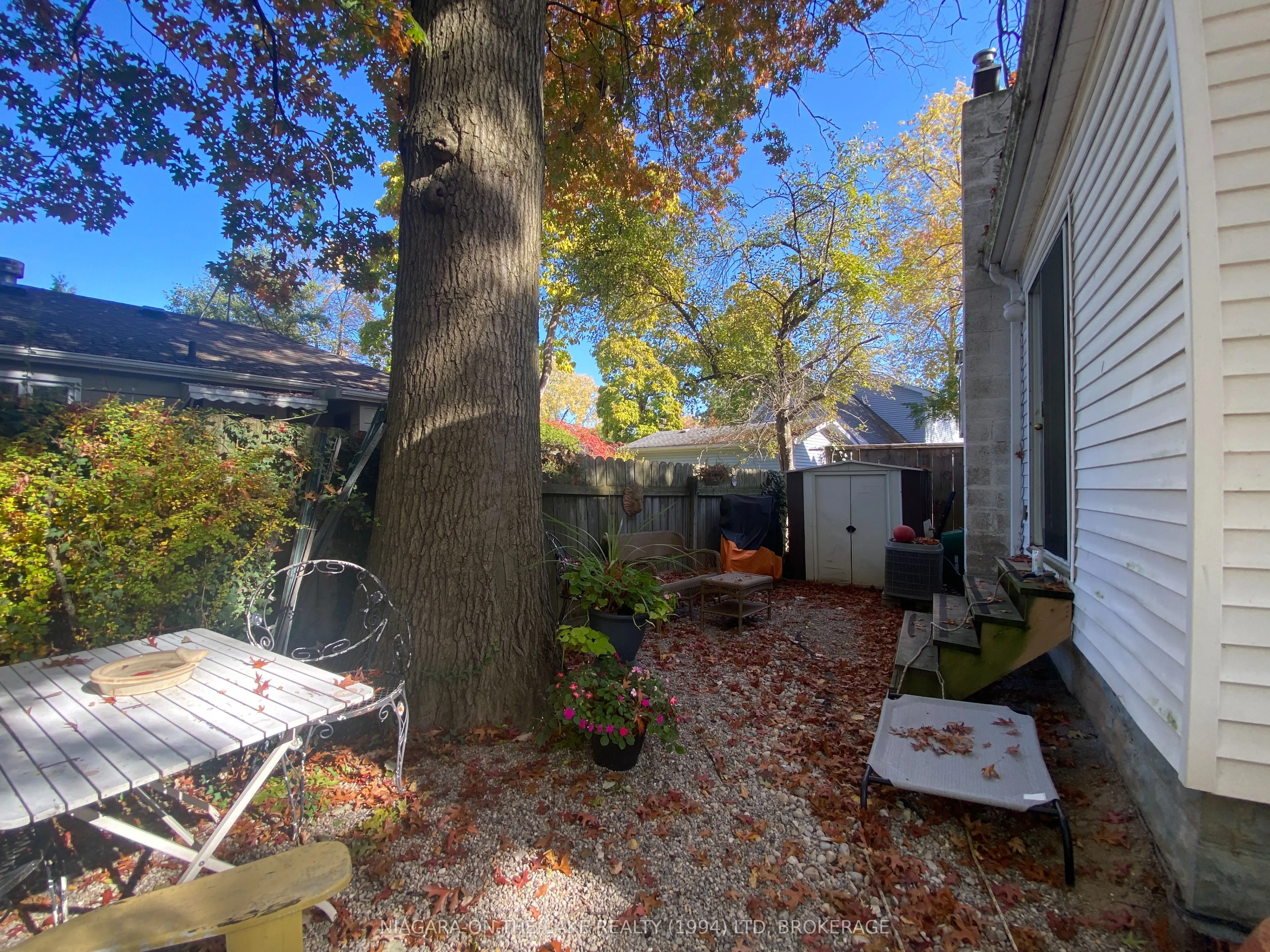7 Wyckliffe Avenue