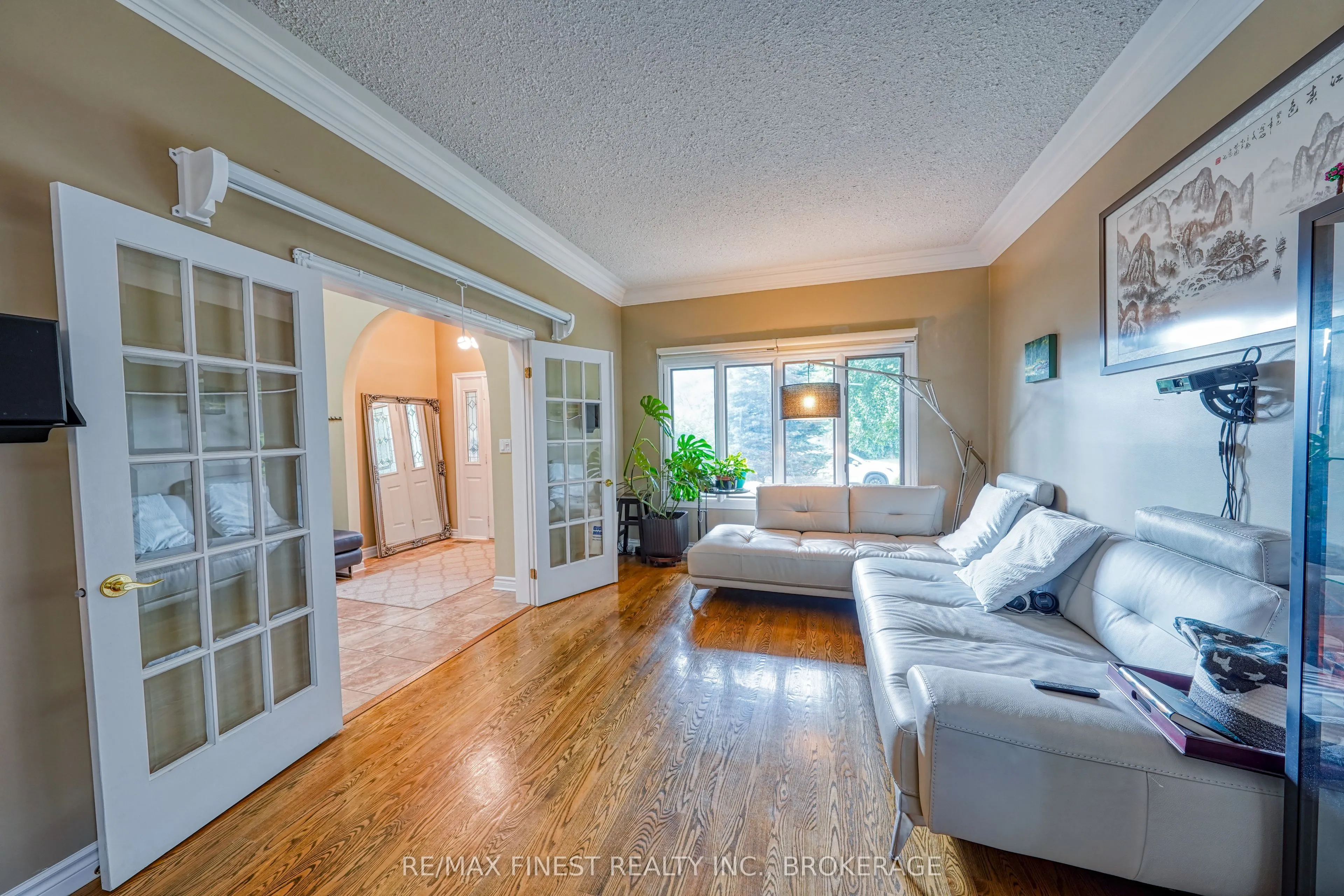 1082 Caitlin Crescent