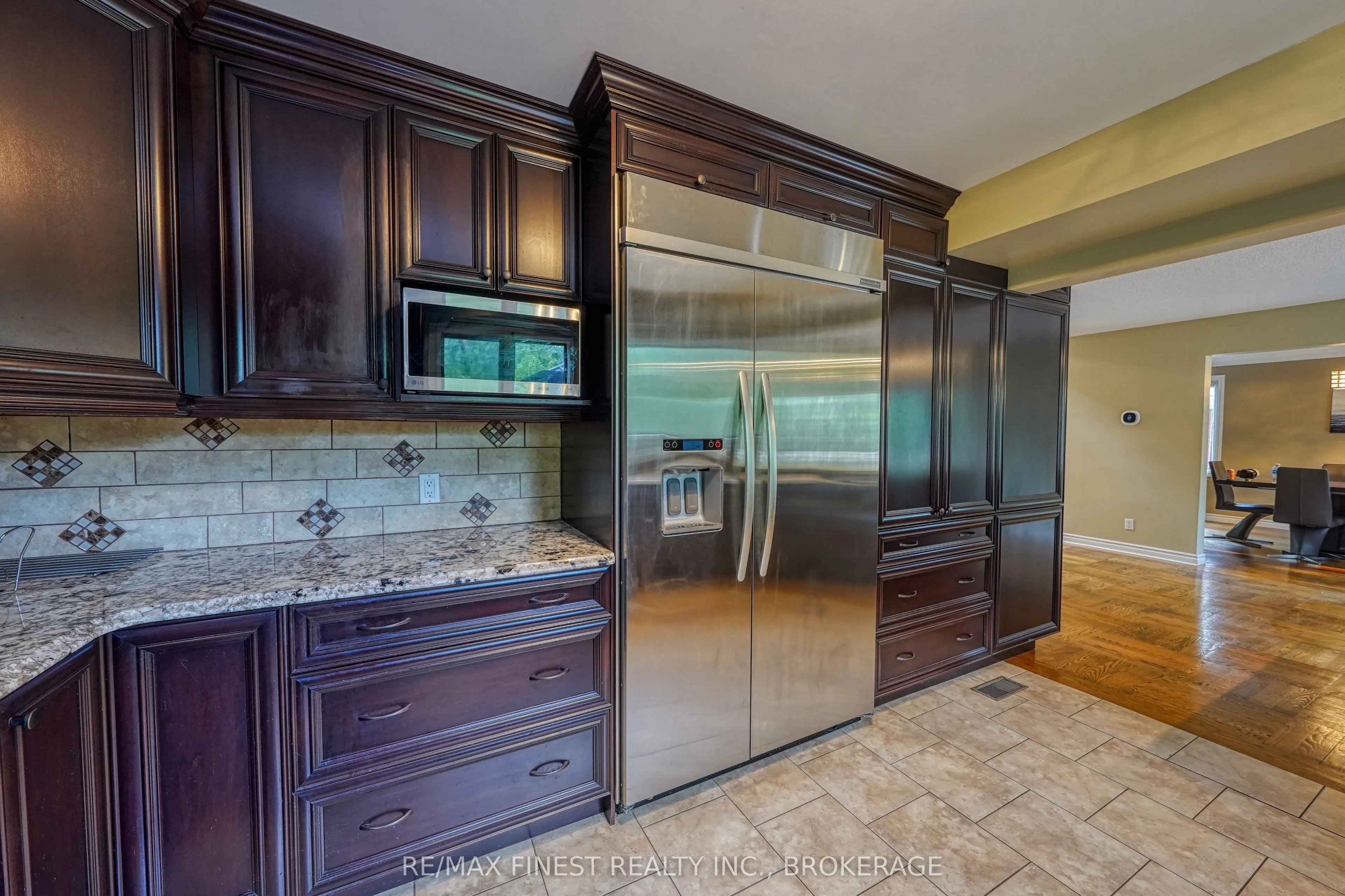 1082 Caitlin Crescent