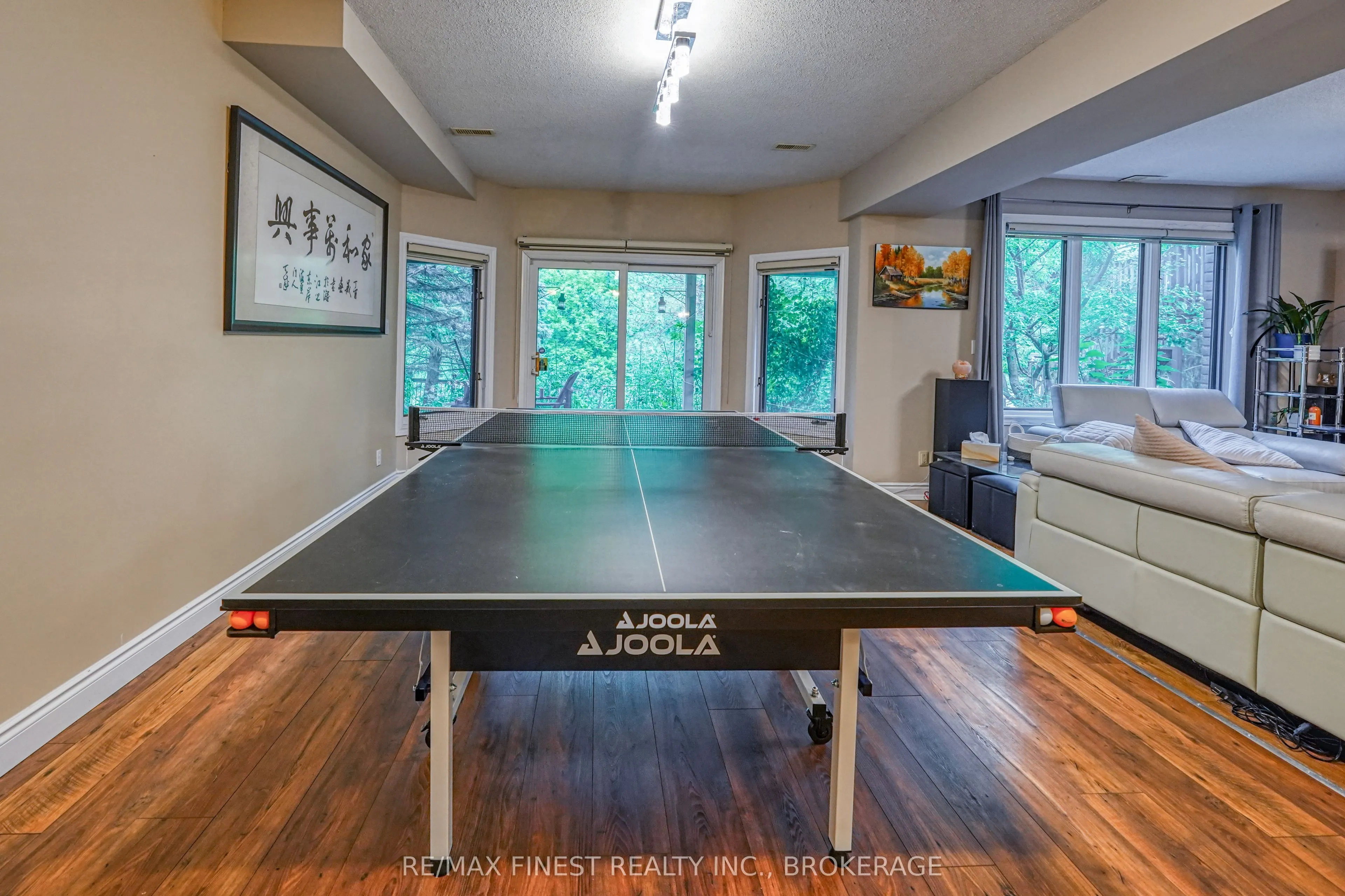 1082 Caitlin Crescent