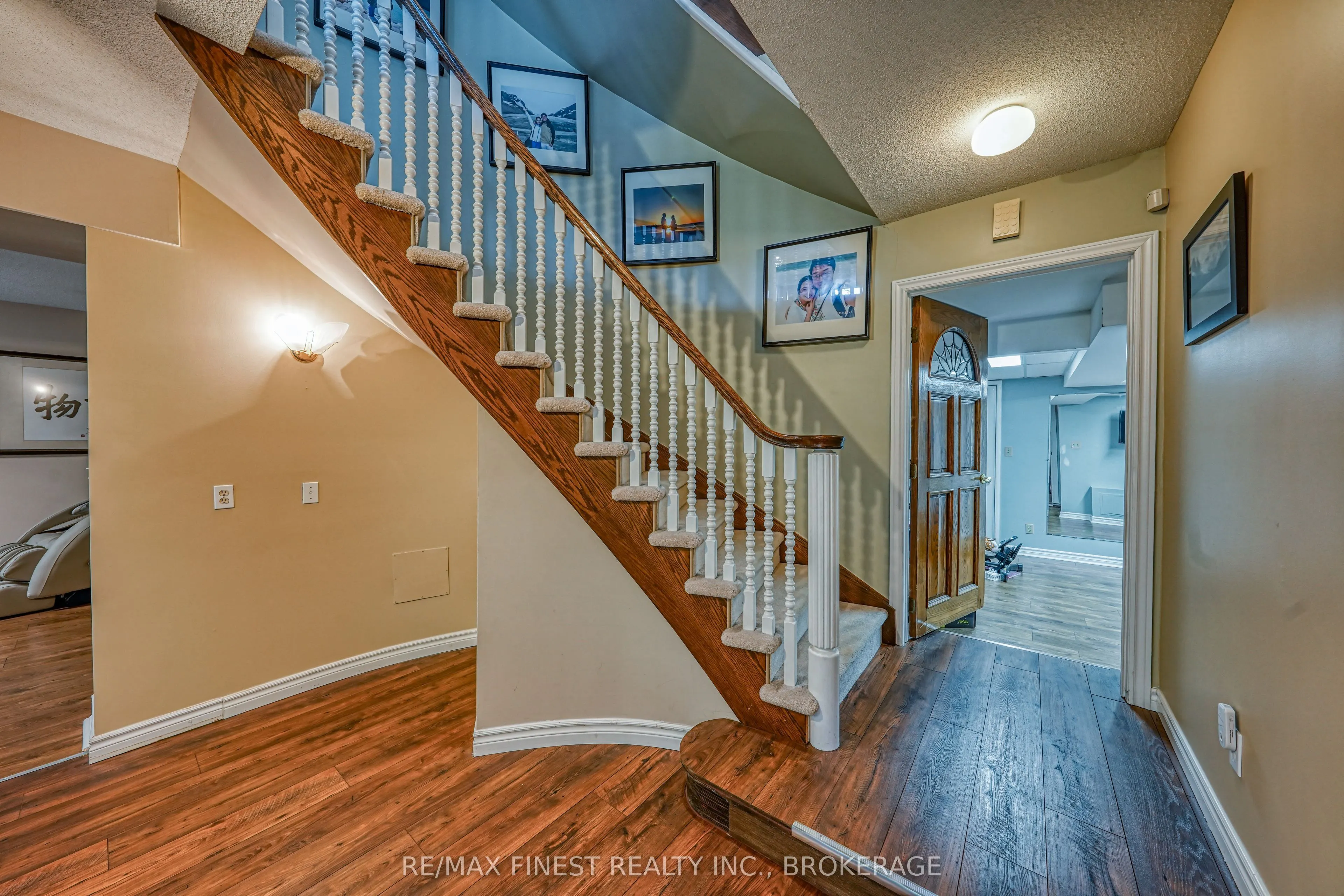 1082 Caitlin Crescent