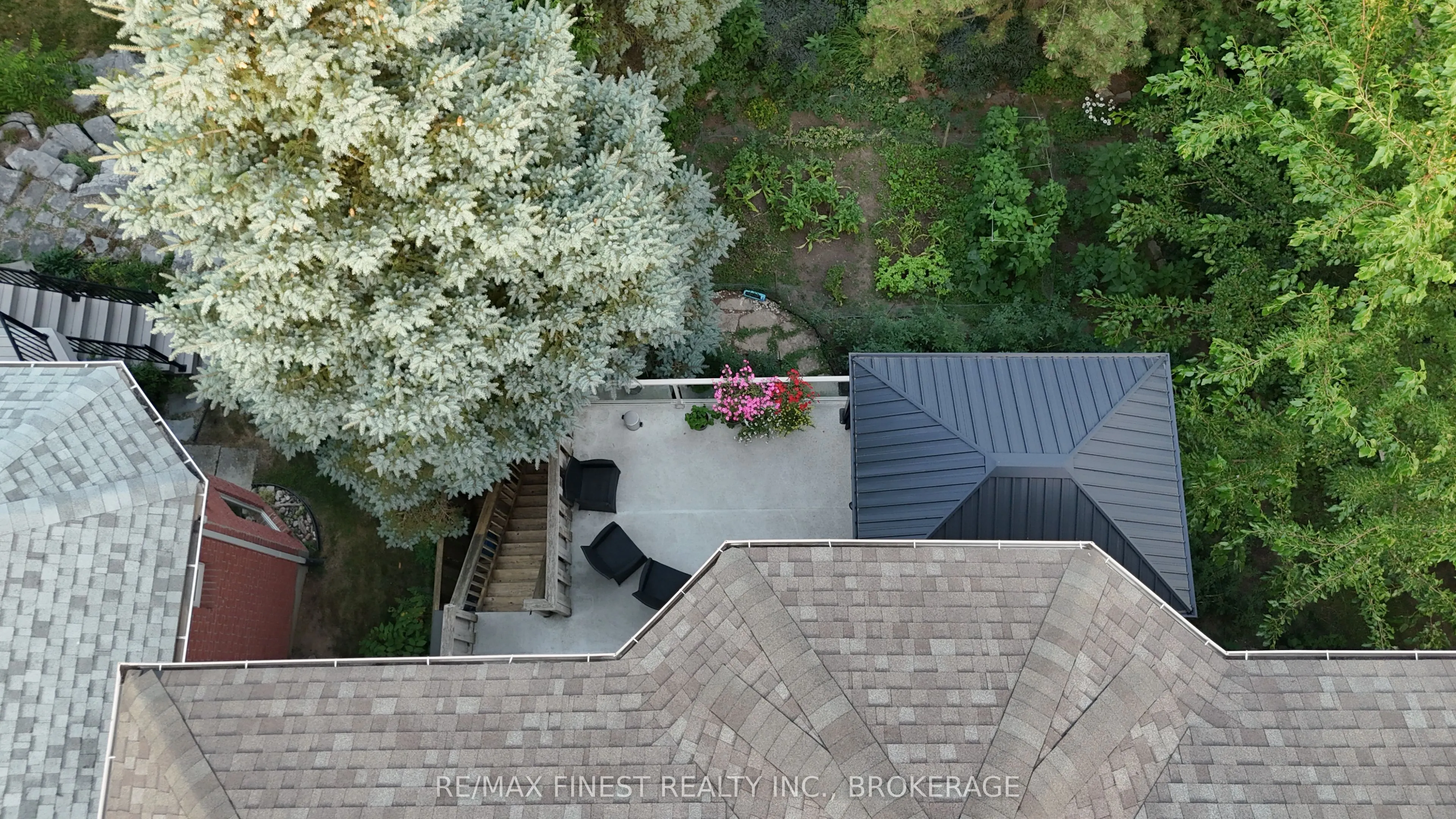 1082 Caitlin Crescent