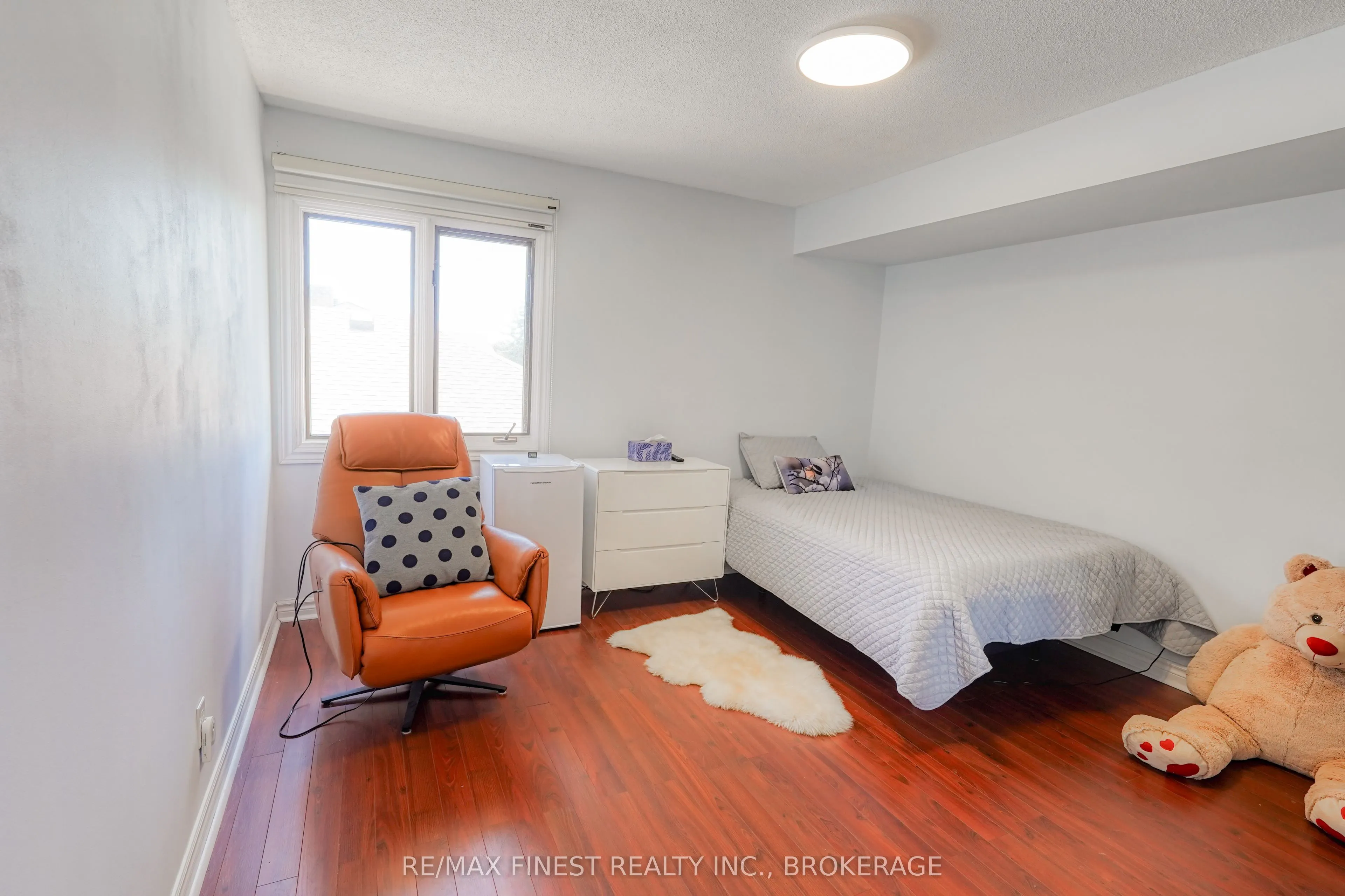 1082 Caitlin Crescent