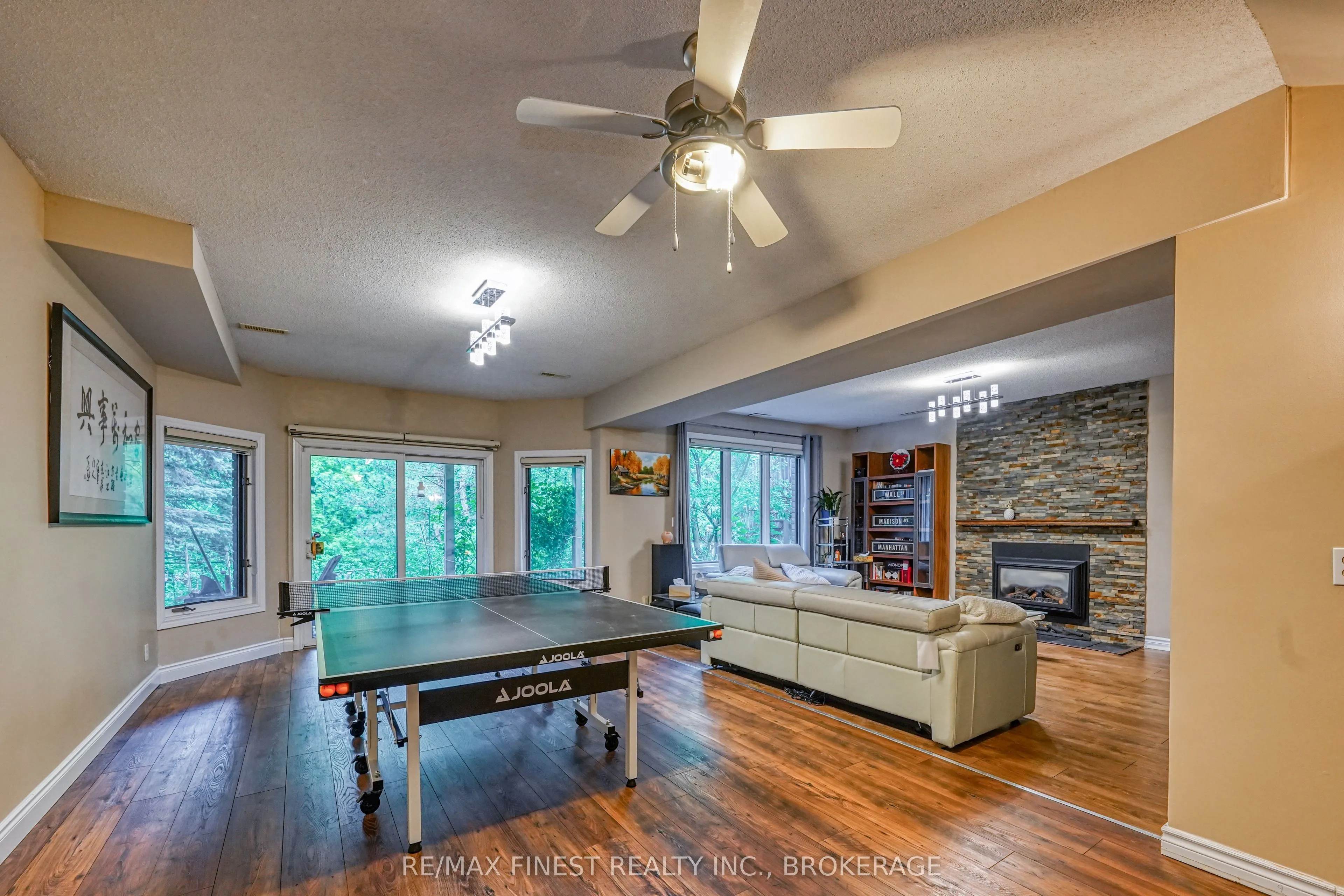 1082 Caitlin Crescent