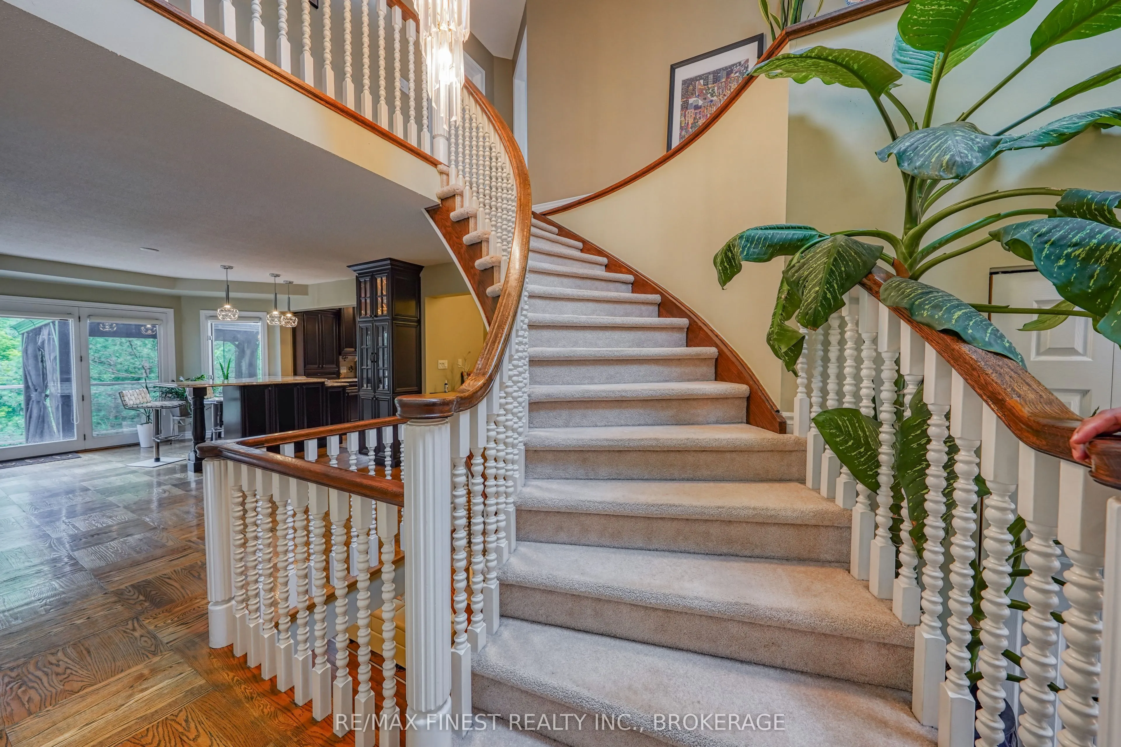 1082 Caitlin Crescent
