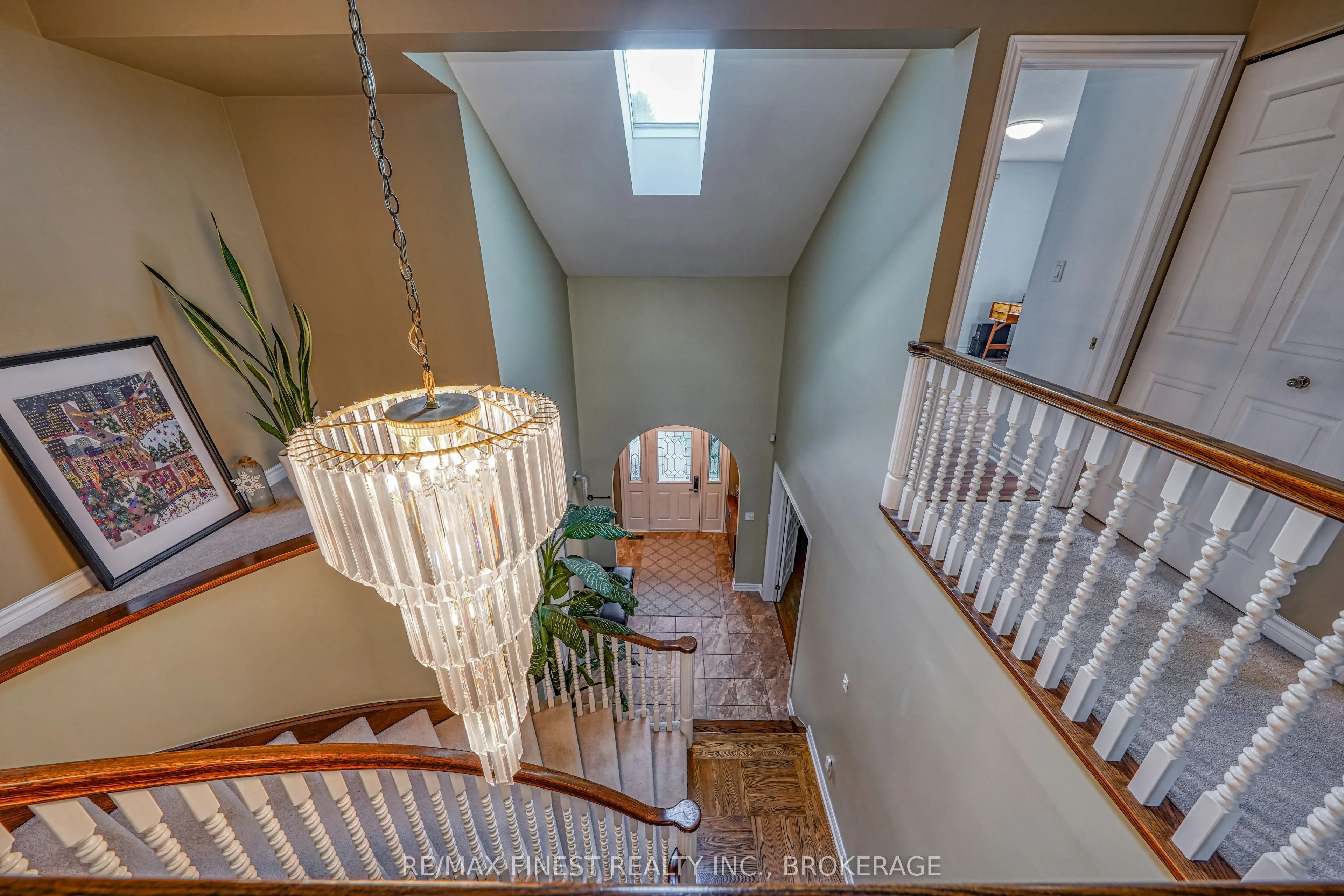 1082 Caitlin Crescent
