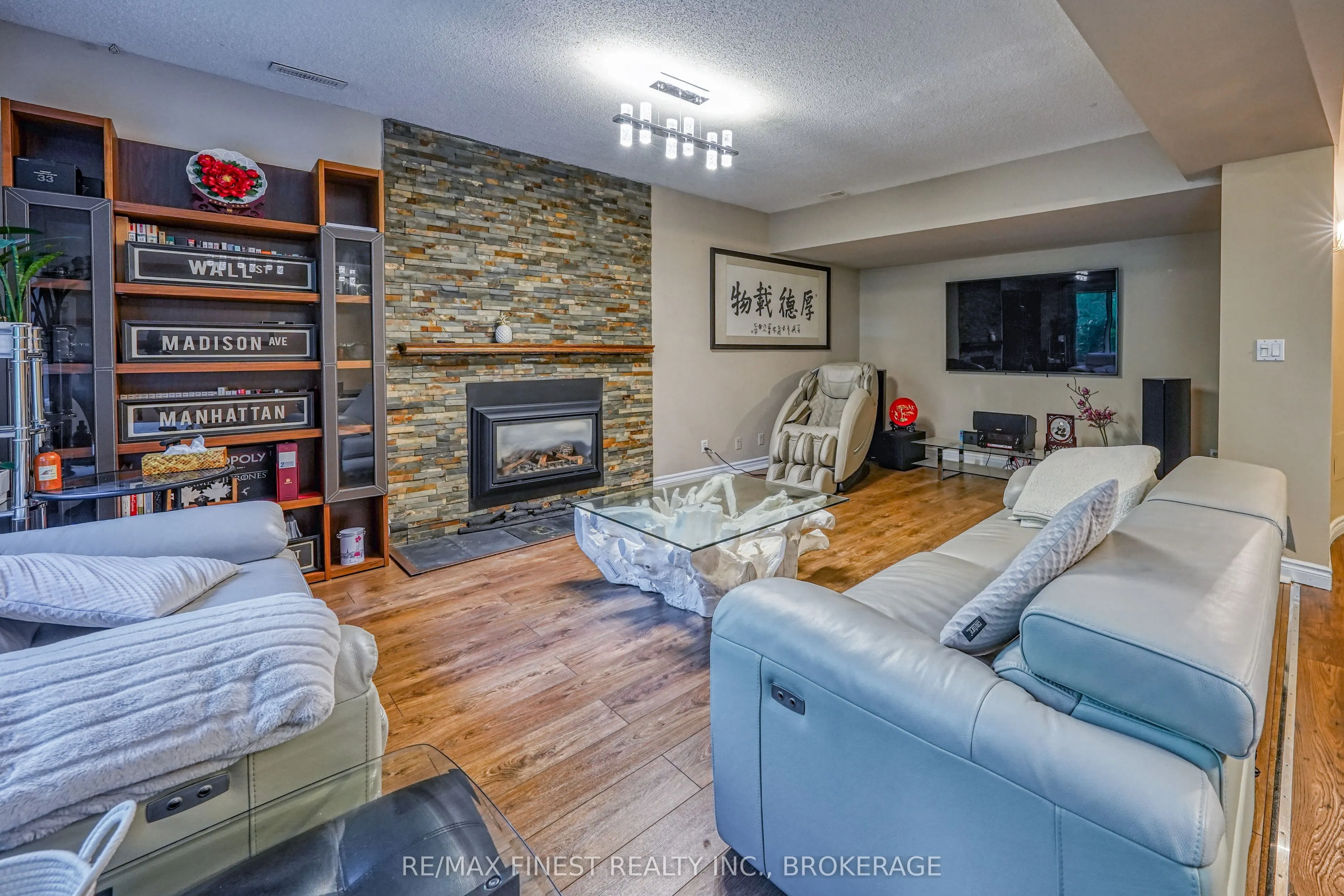 1082 Caitlin Crescent