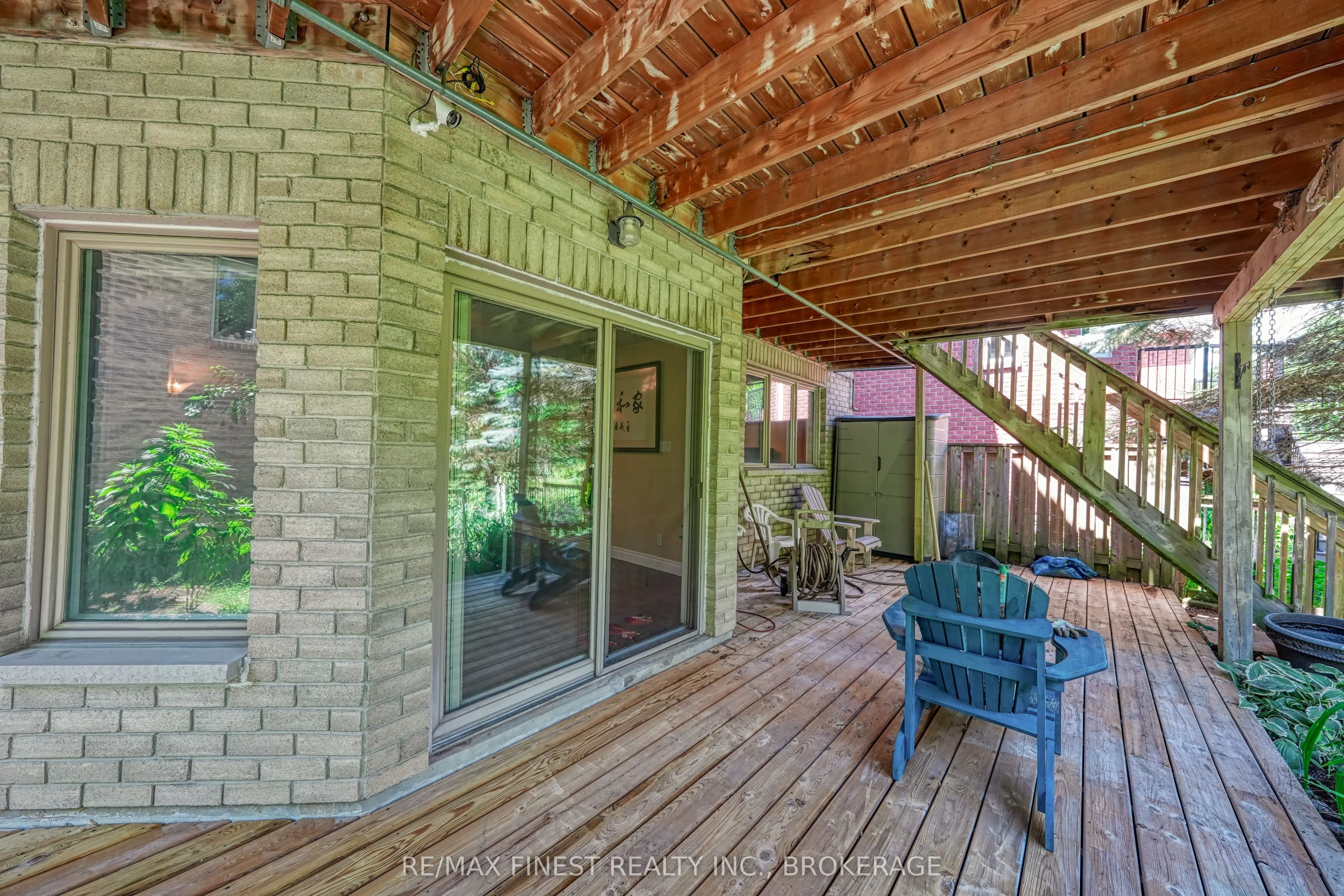 1082 Caitlin Crescent