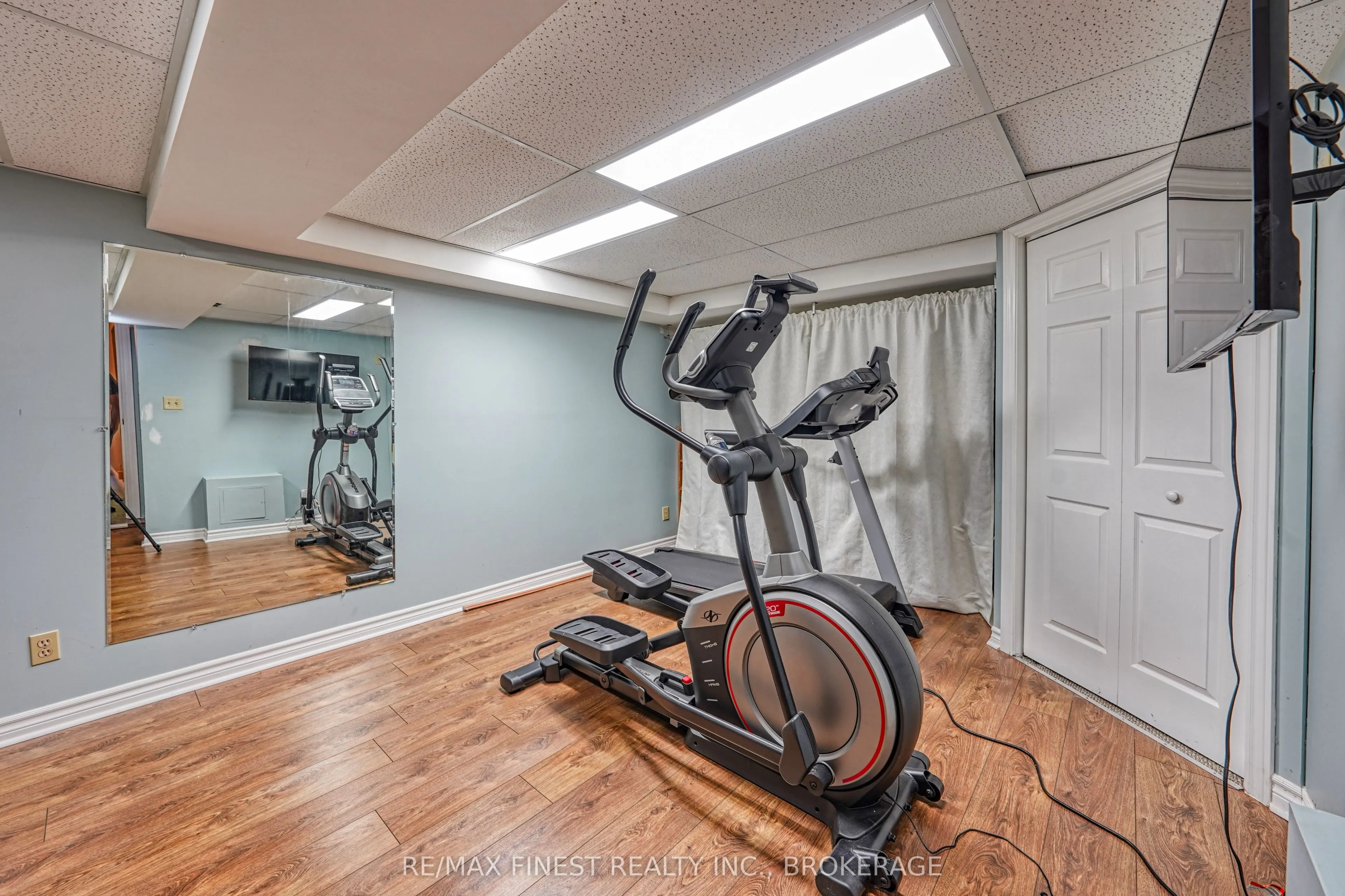 1082 Caitlin Crescent