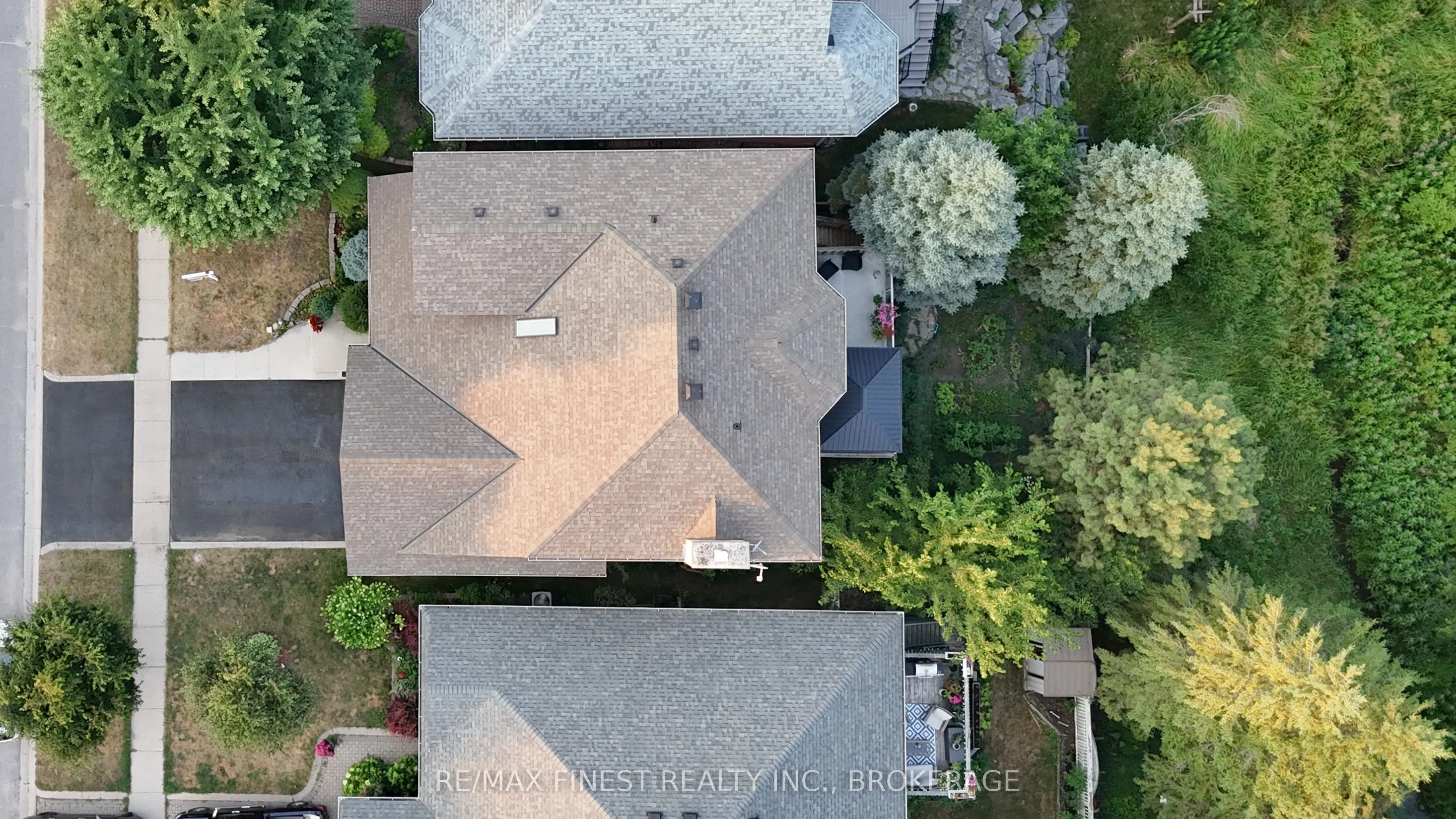 1082 Caitlin Crescent