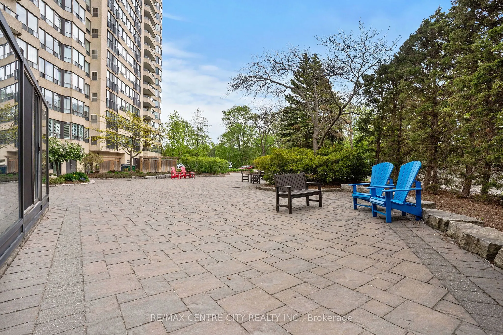 4 Willow Street, #808
