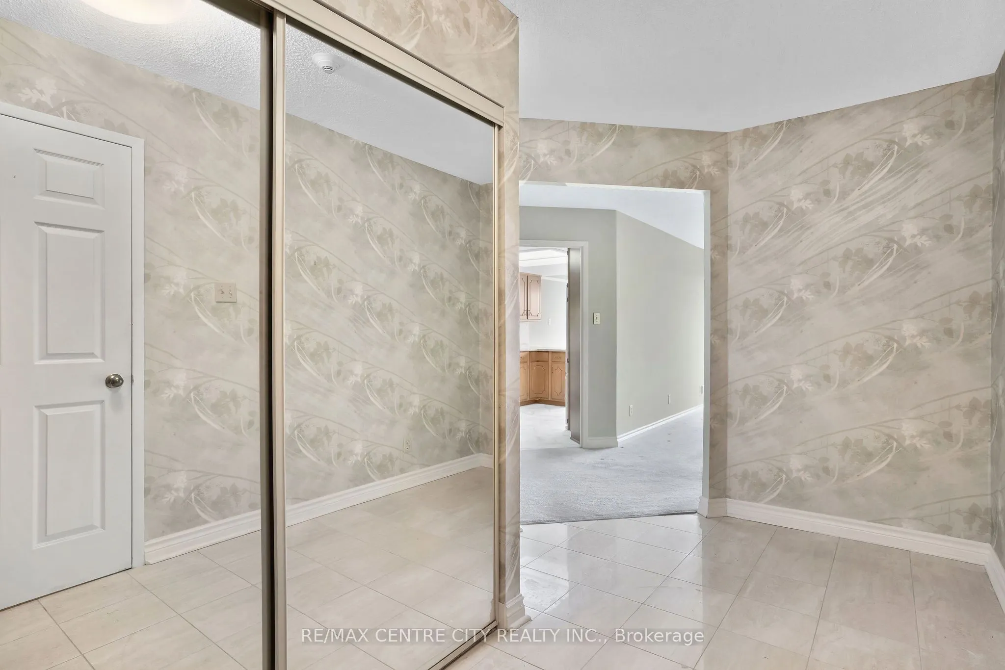 4 Willow Street, #808
