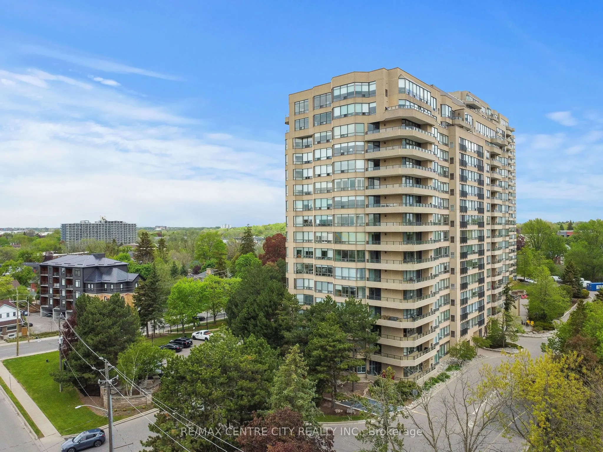 4 Willow Street, #808