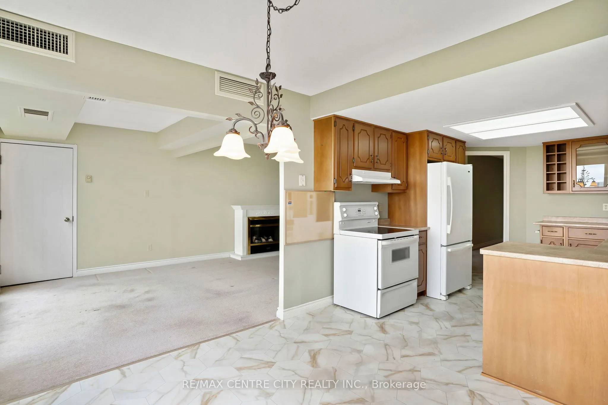 4 Willow Street, #808