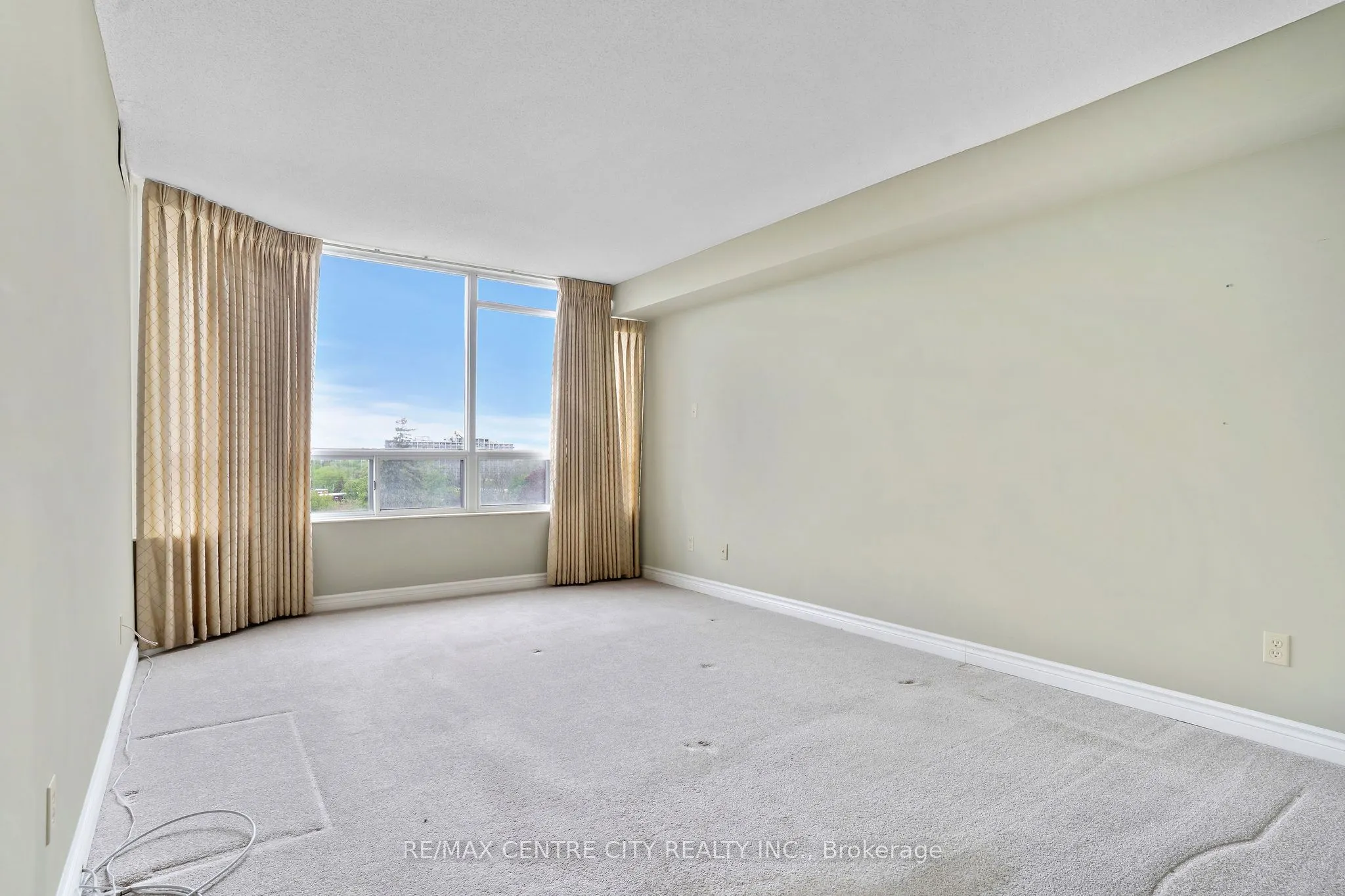 4 Willow Street, #808