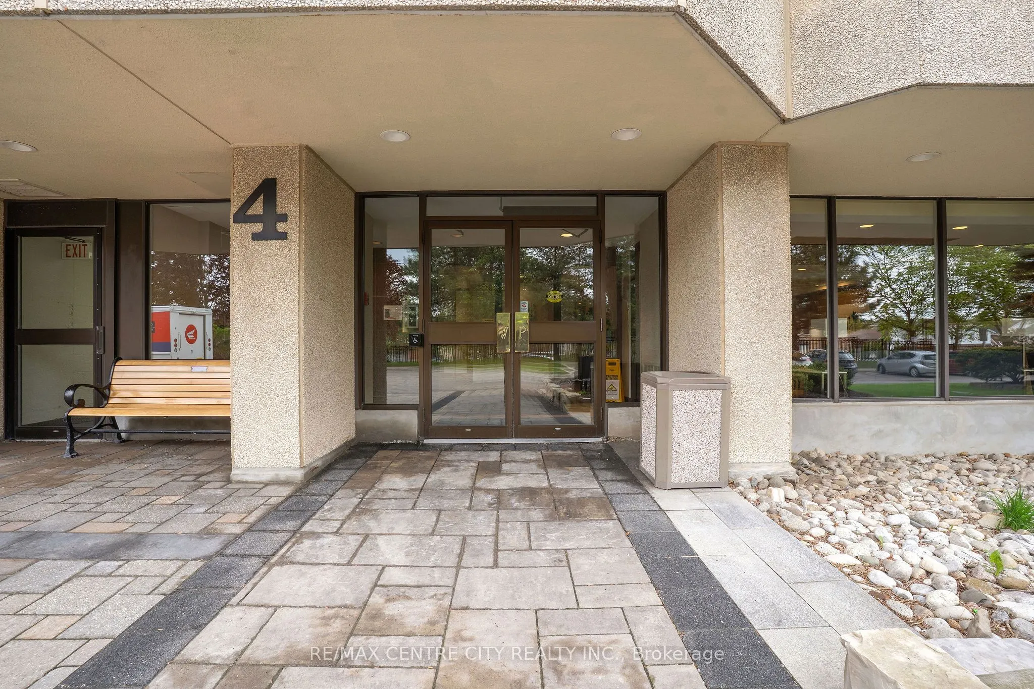 4 Willow Street, #808