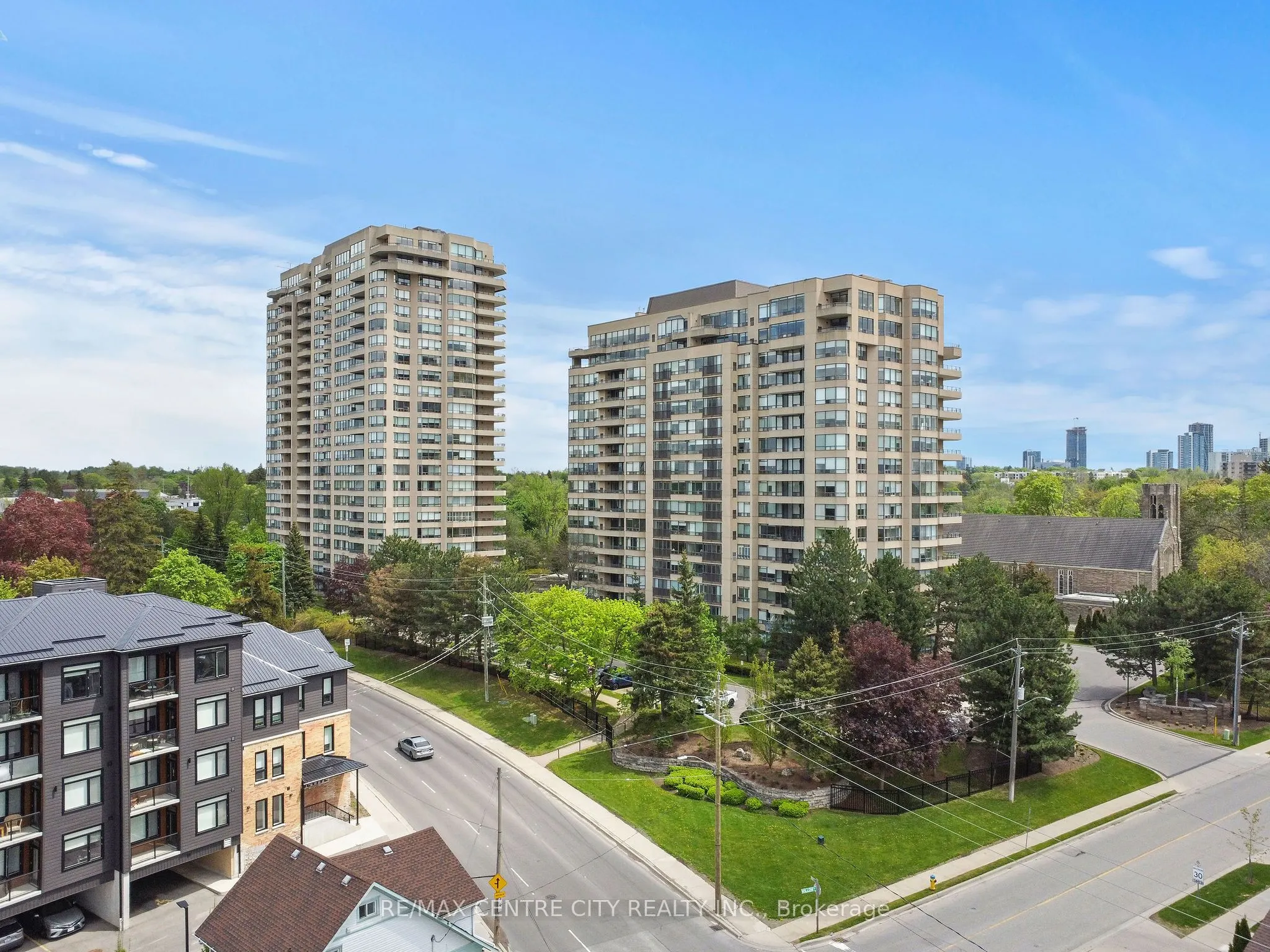 4 Willow Street, #808