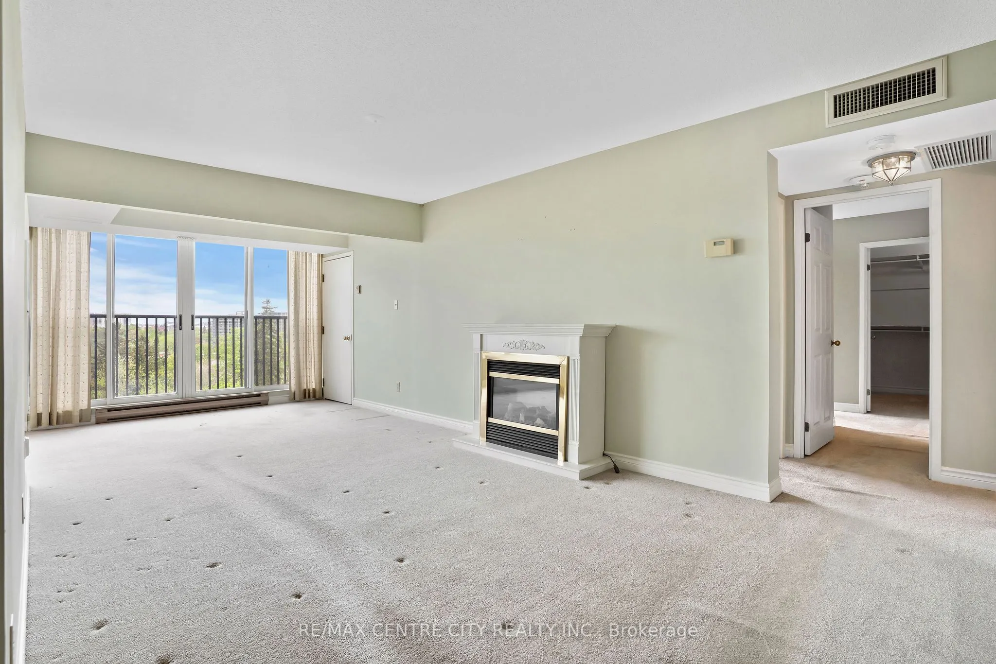 4 Willow Street, #808