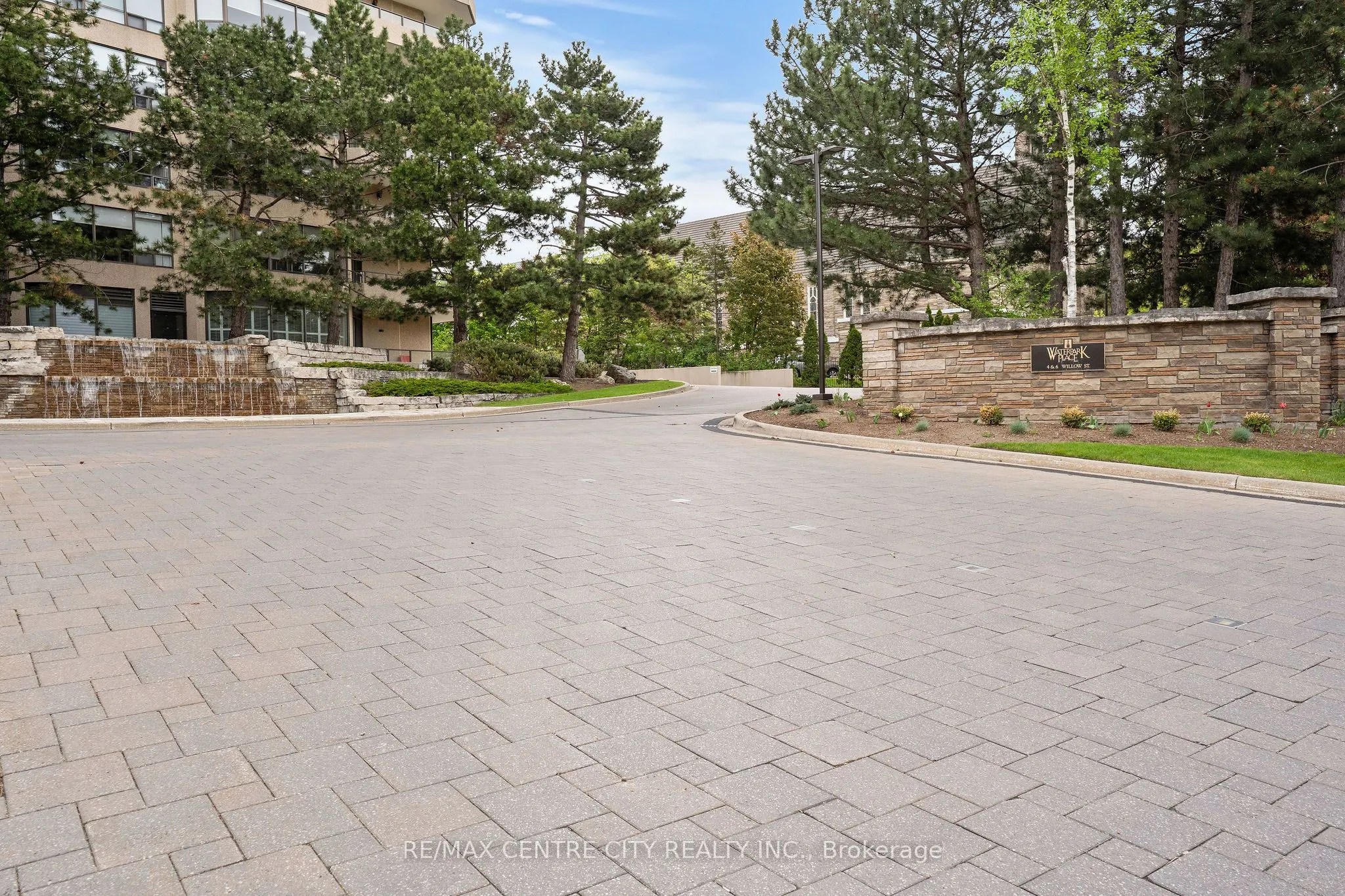 4 Willow Street, #808