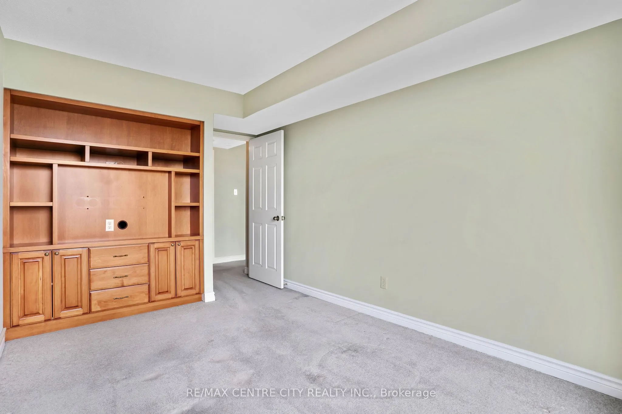 4 Willow Street, #808