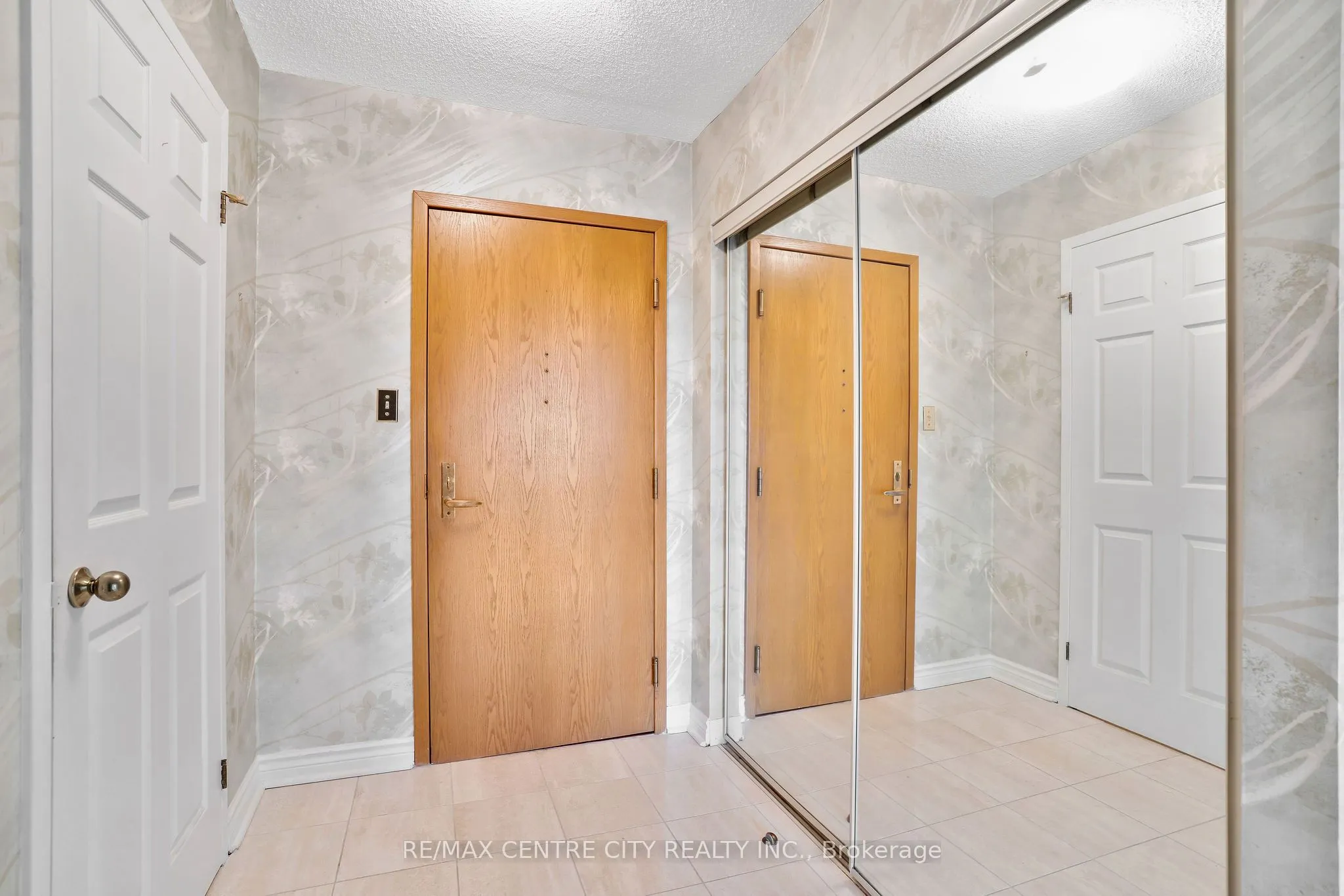 4 Willow Street, #808