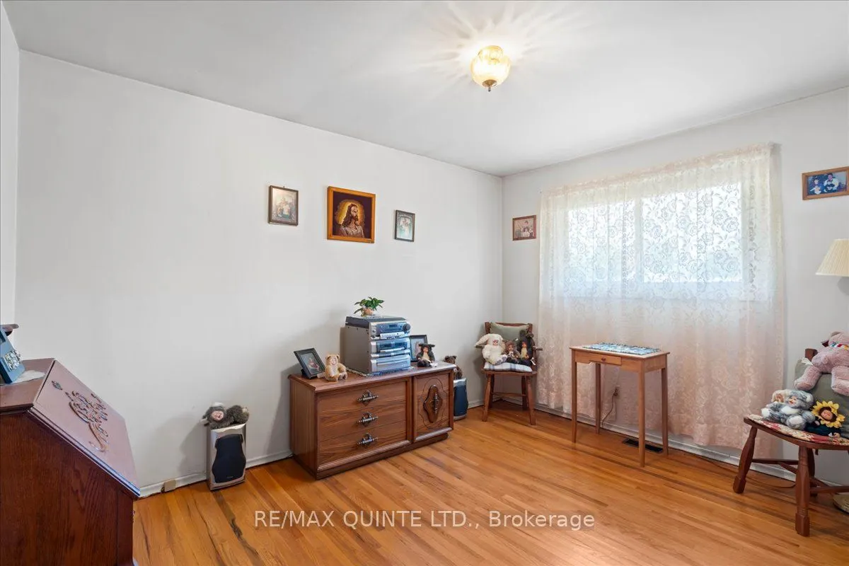 319 Montrose Road N