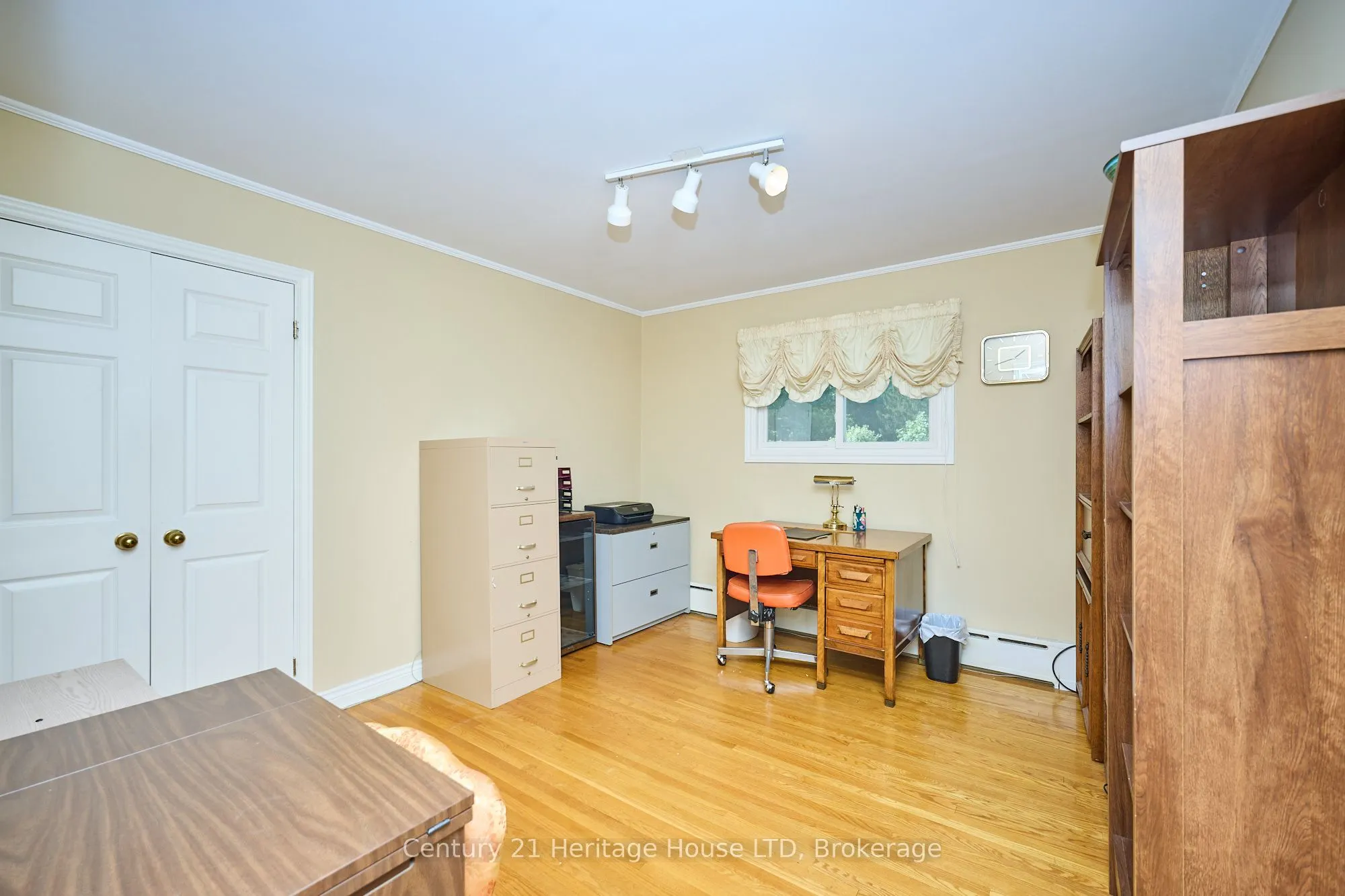 2229 Houck Crescent