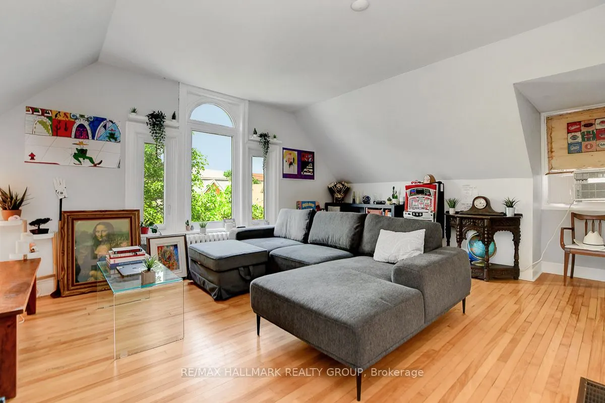120 Strathcona Avenue