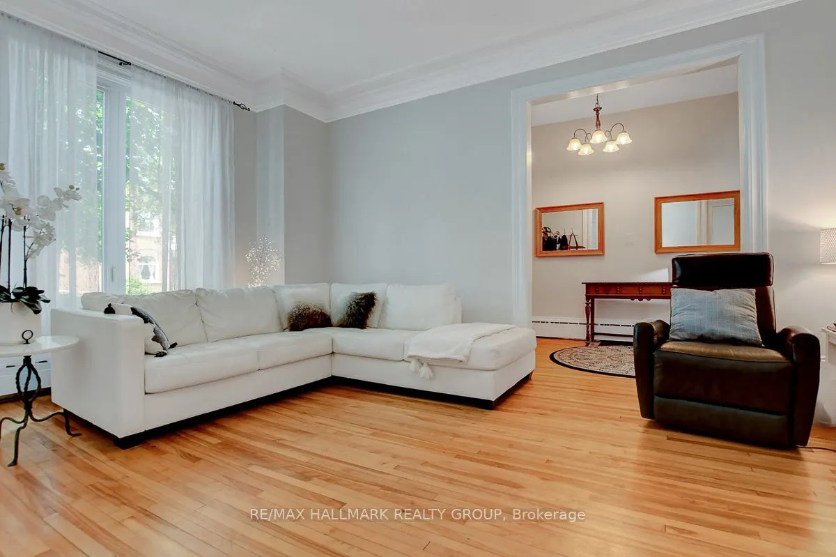120 Strathcona Avenue