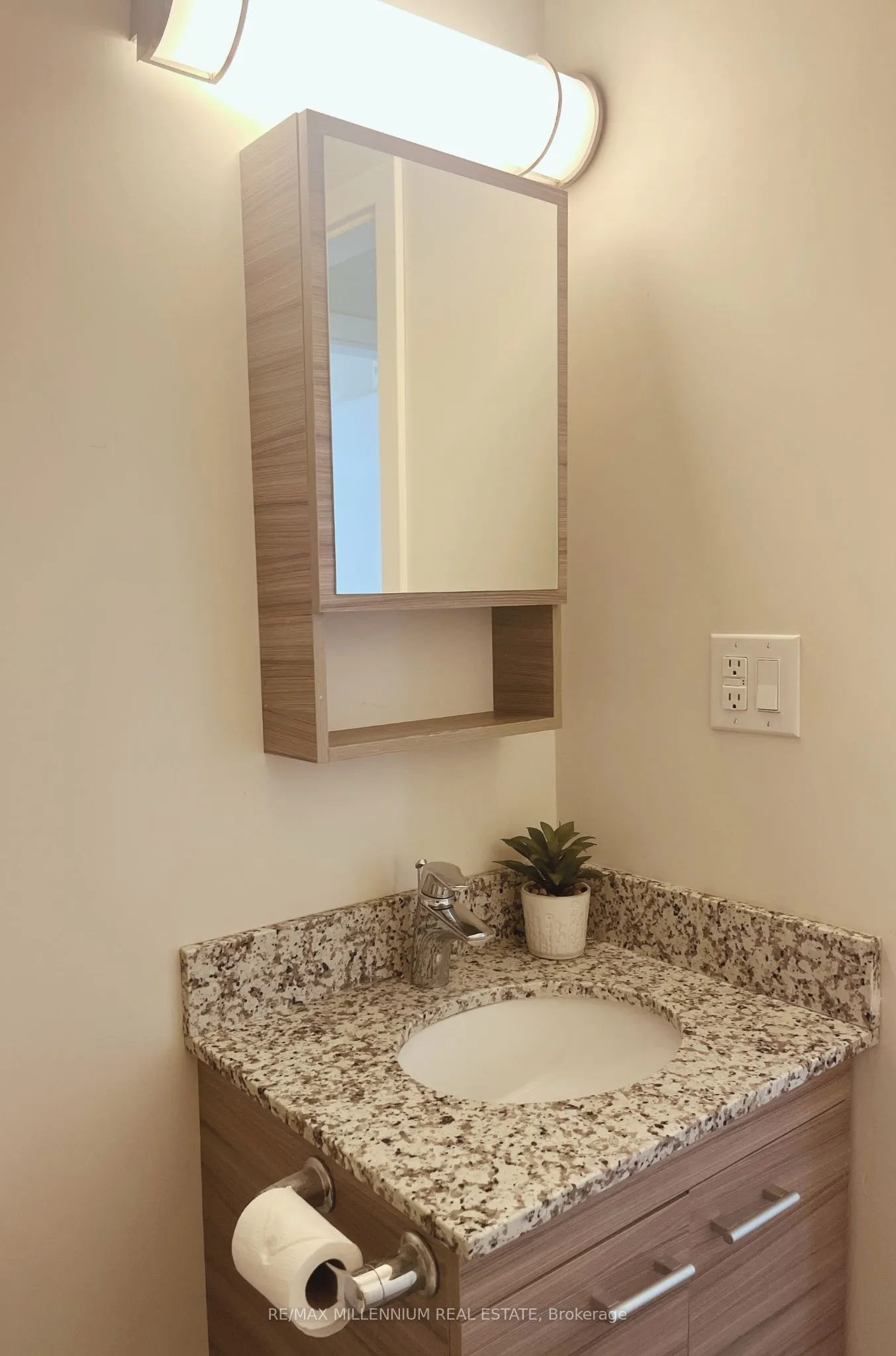 253 Albert Street, #202