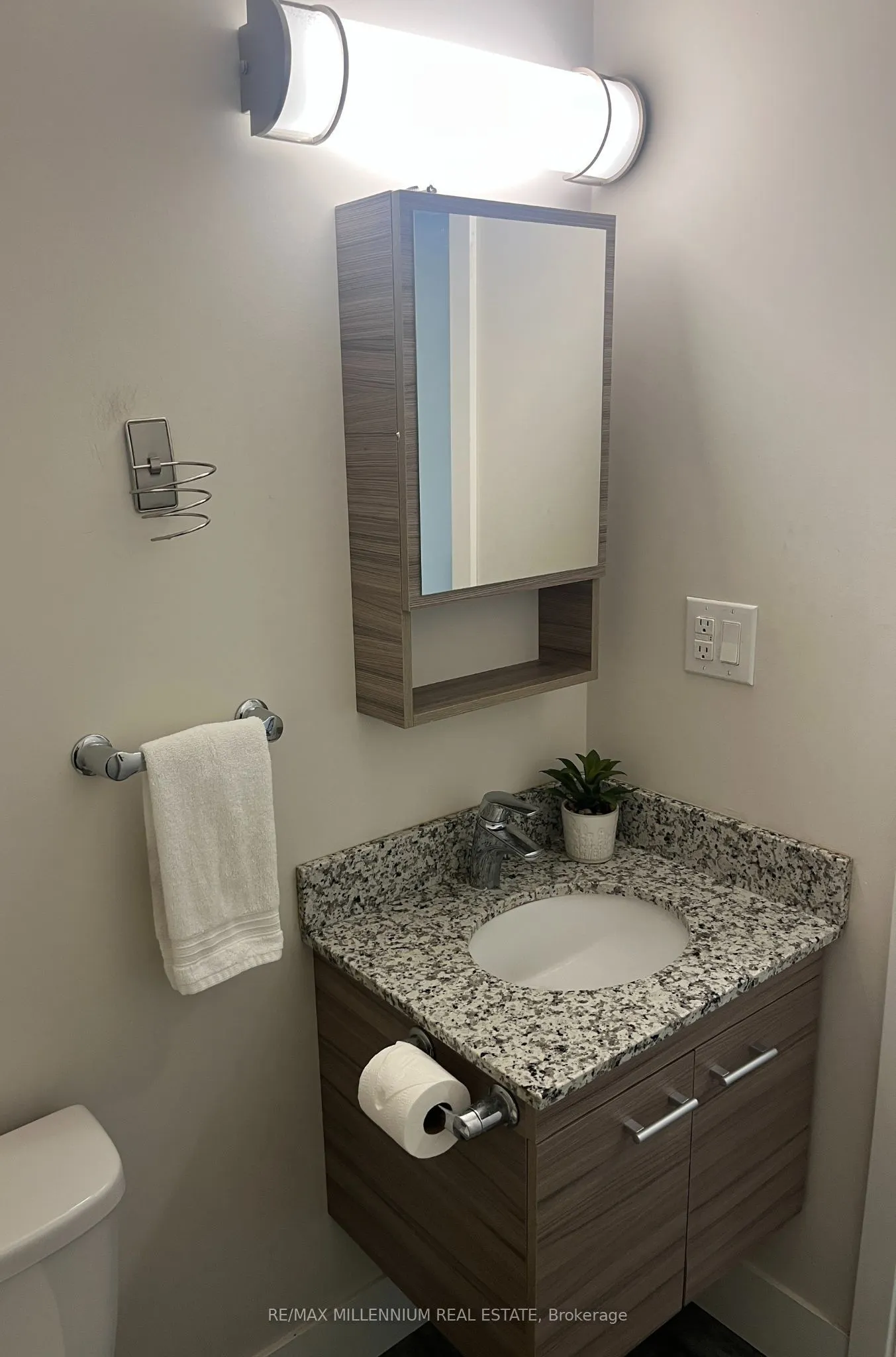 253 Albert Street, #202
