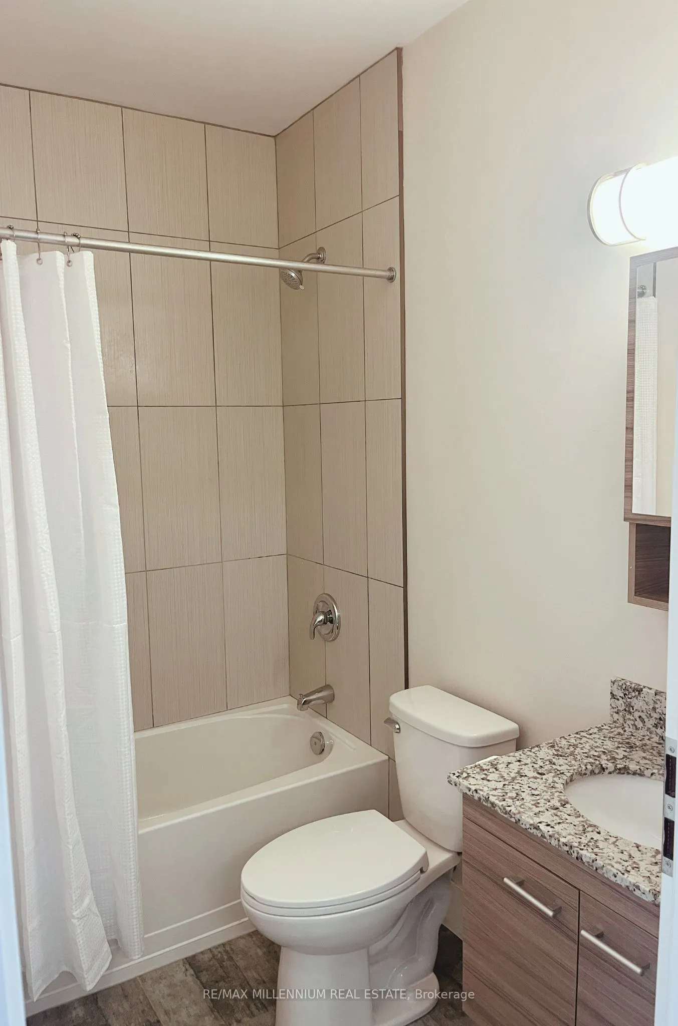 253 Albert Street, #202