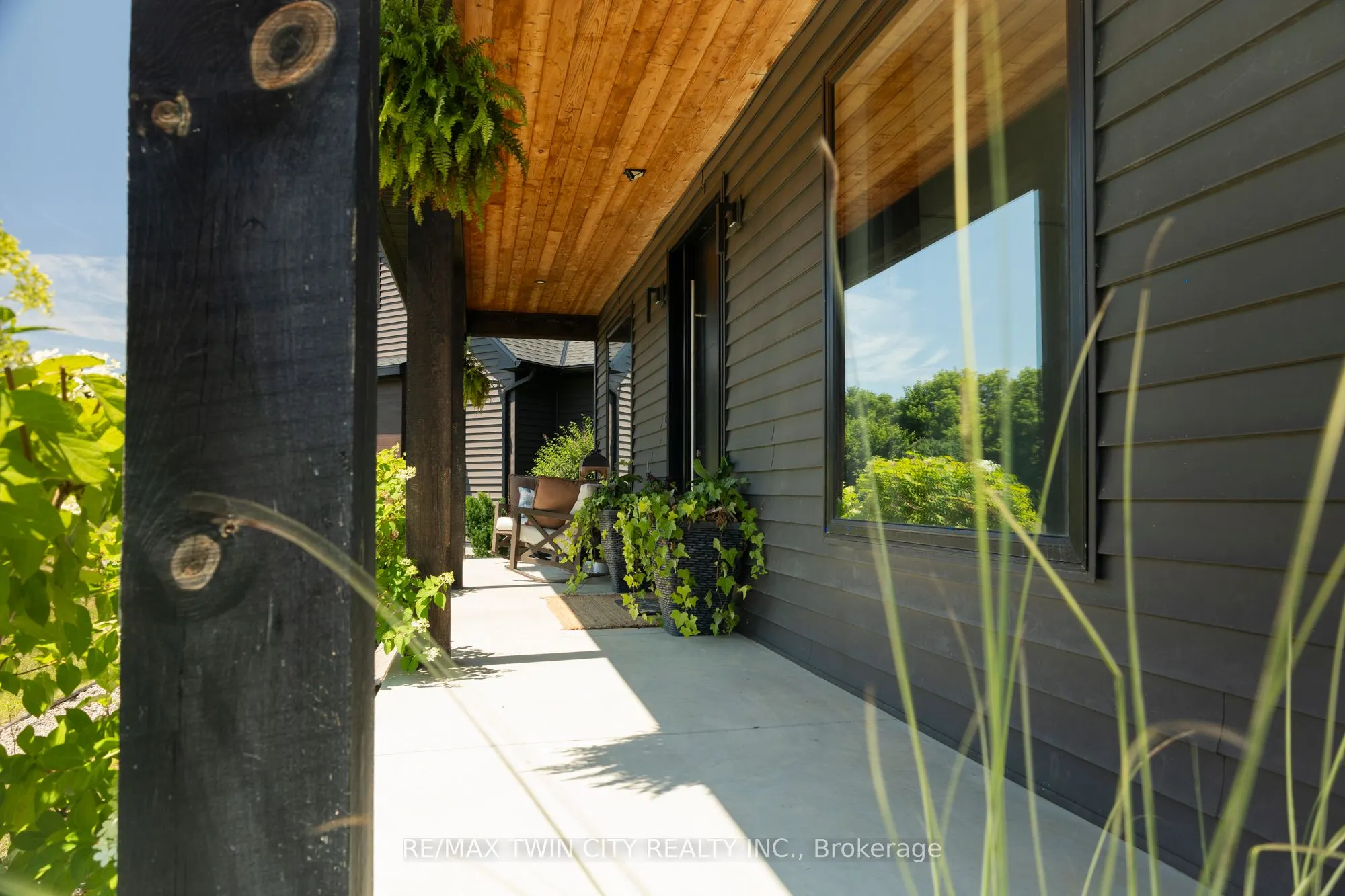 16 FORMAN Street