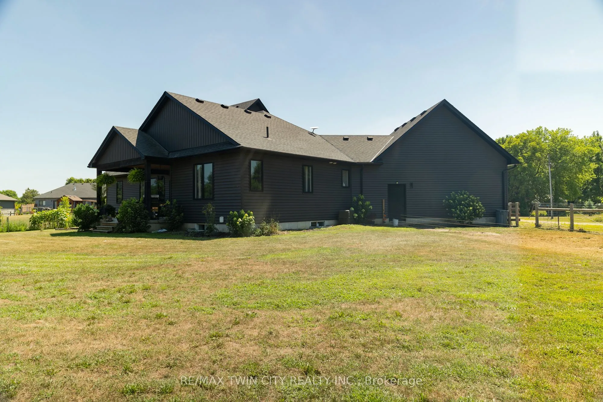 16 FORMAN Street
