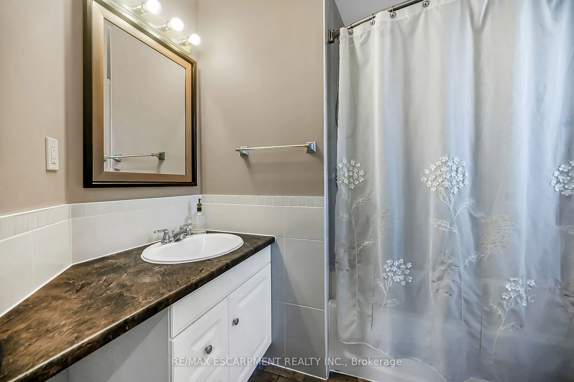 533 Cochrane Road