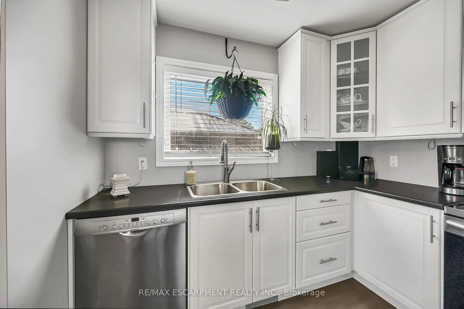 533 Cochrane Road