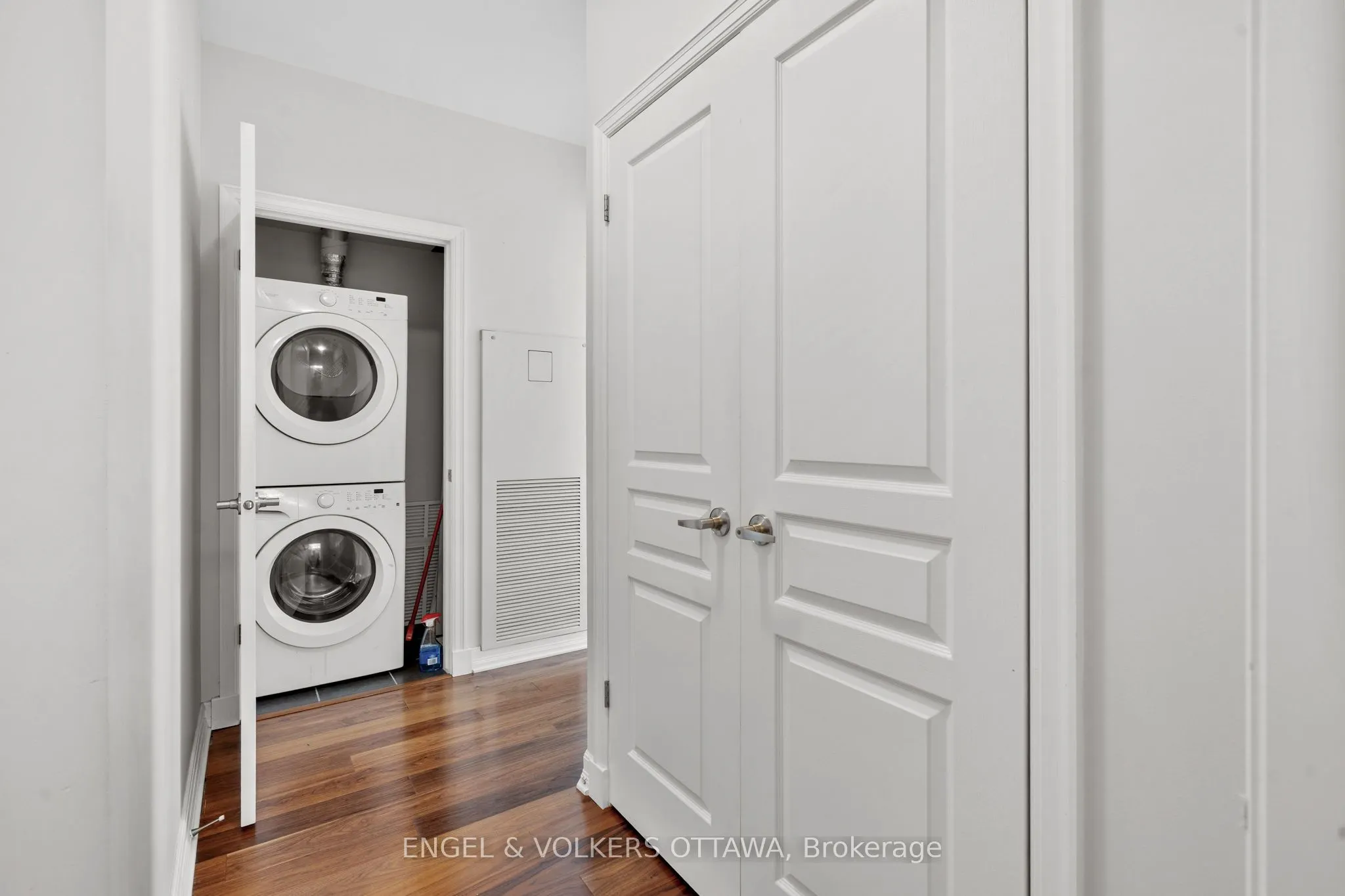 238 Besserer Street, #913