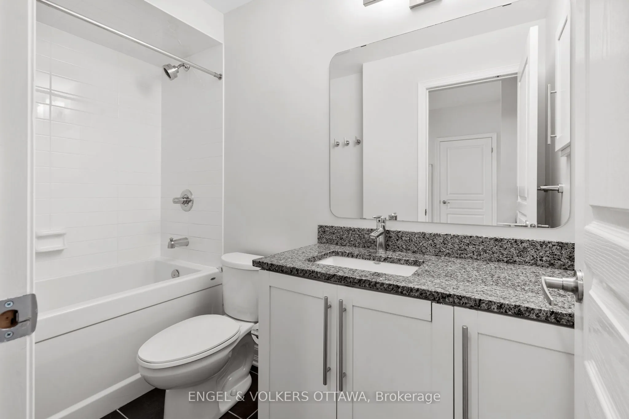 238 Besserer Street, #913