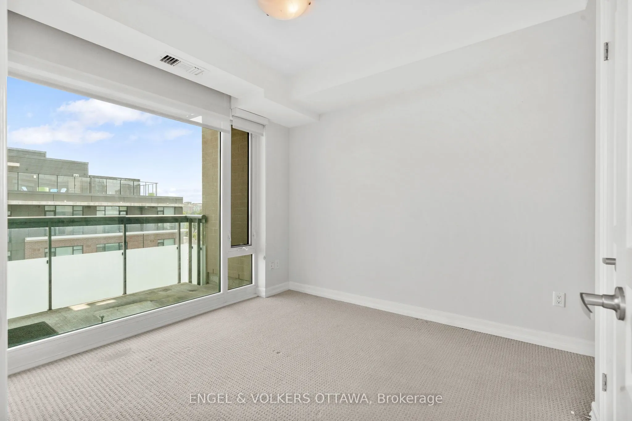 238 Besserer Street, #913