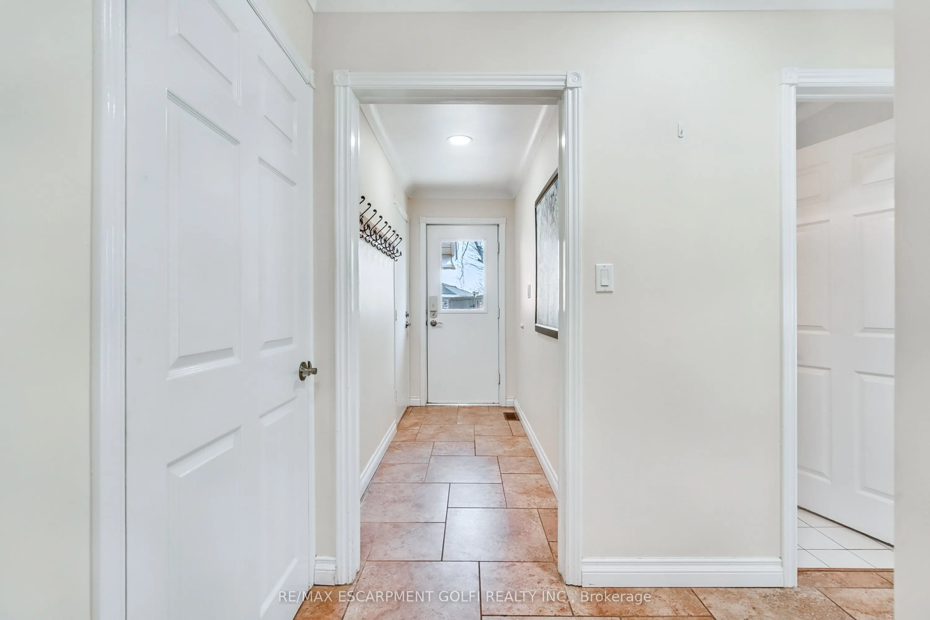 24 JOHN MARTIN Crescent