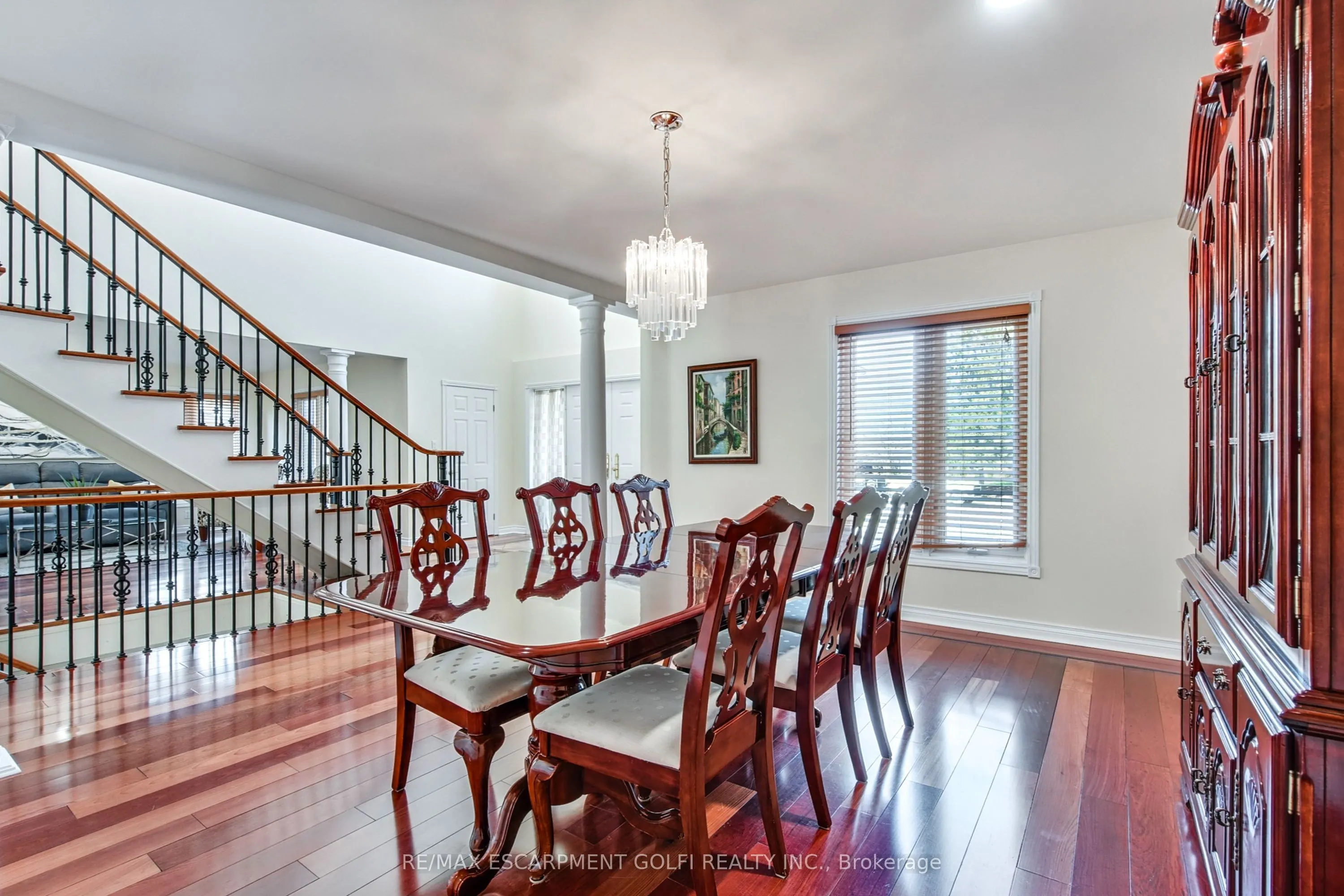 24 JOHN MARTIN Crescent