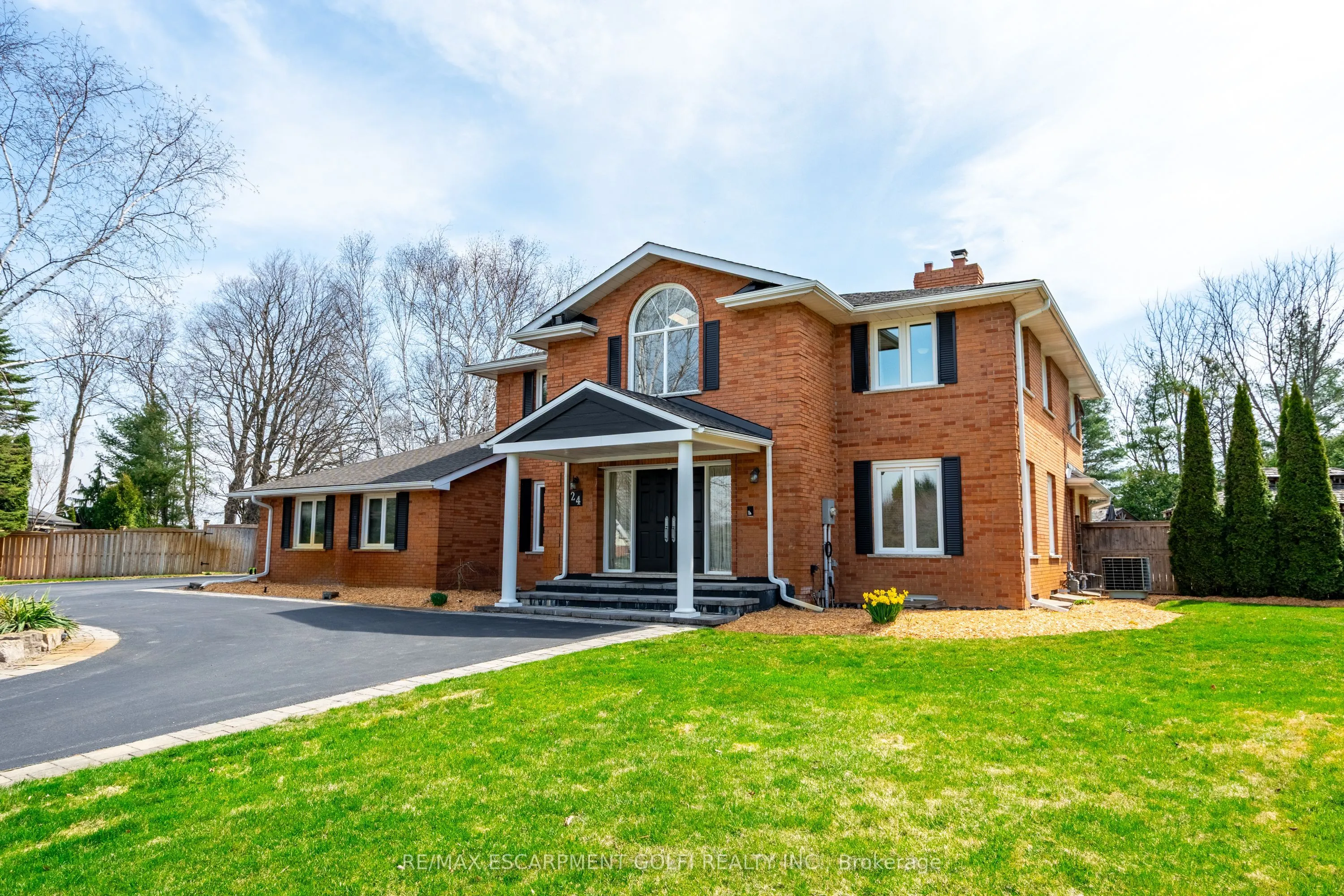 24 JOHN MARTIN Crescent