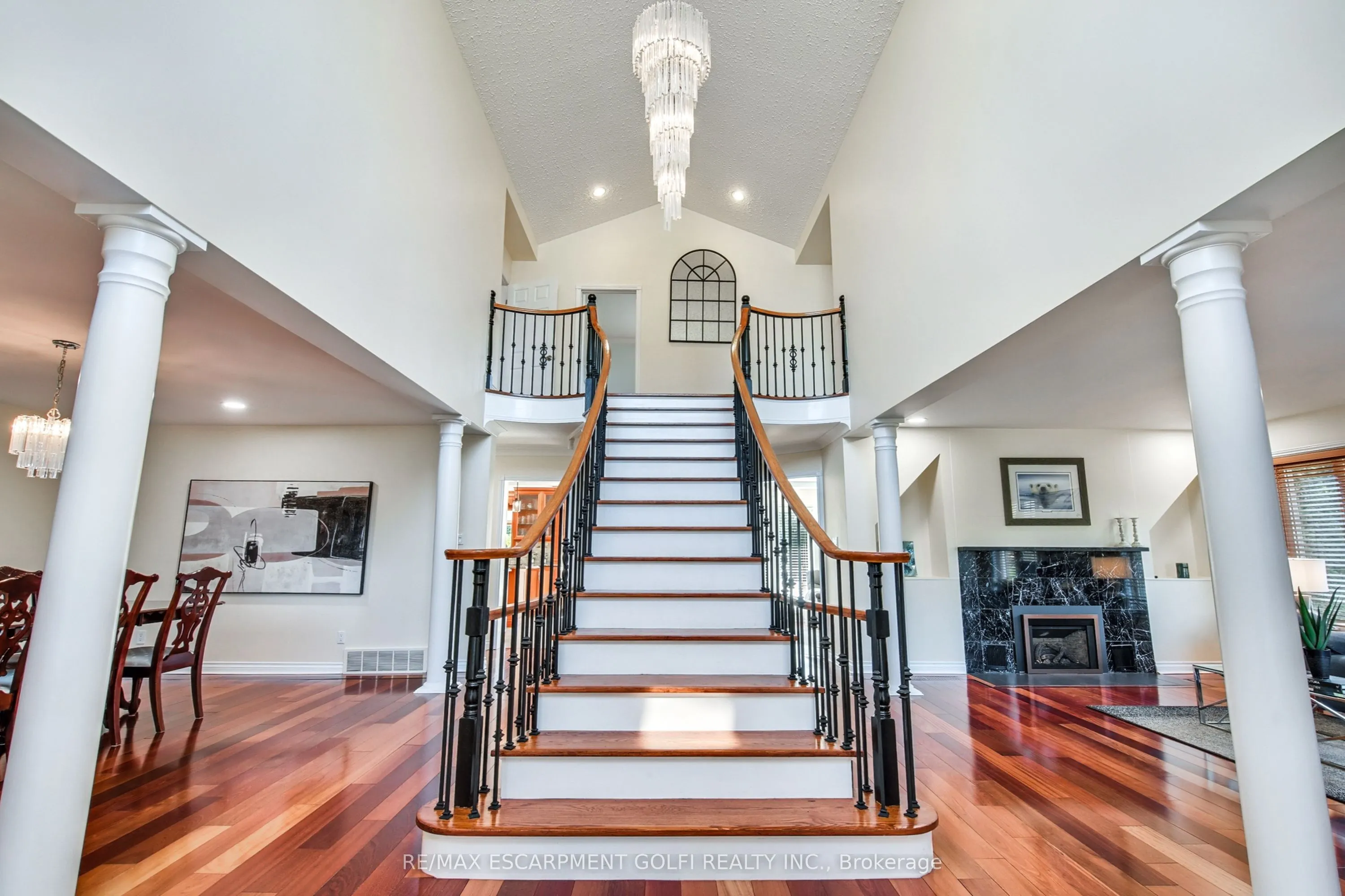 24 JOHN MARTIN Crescent