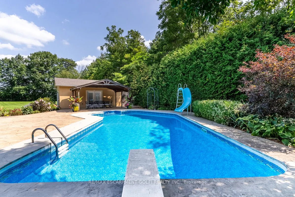 24 JOHN MARTIN Crescent